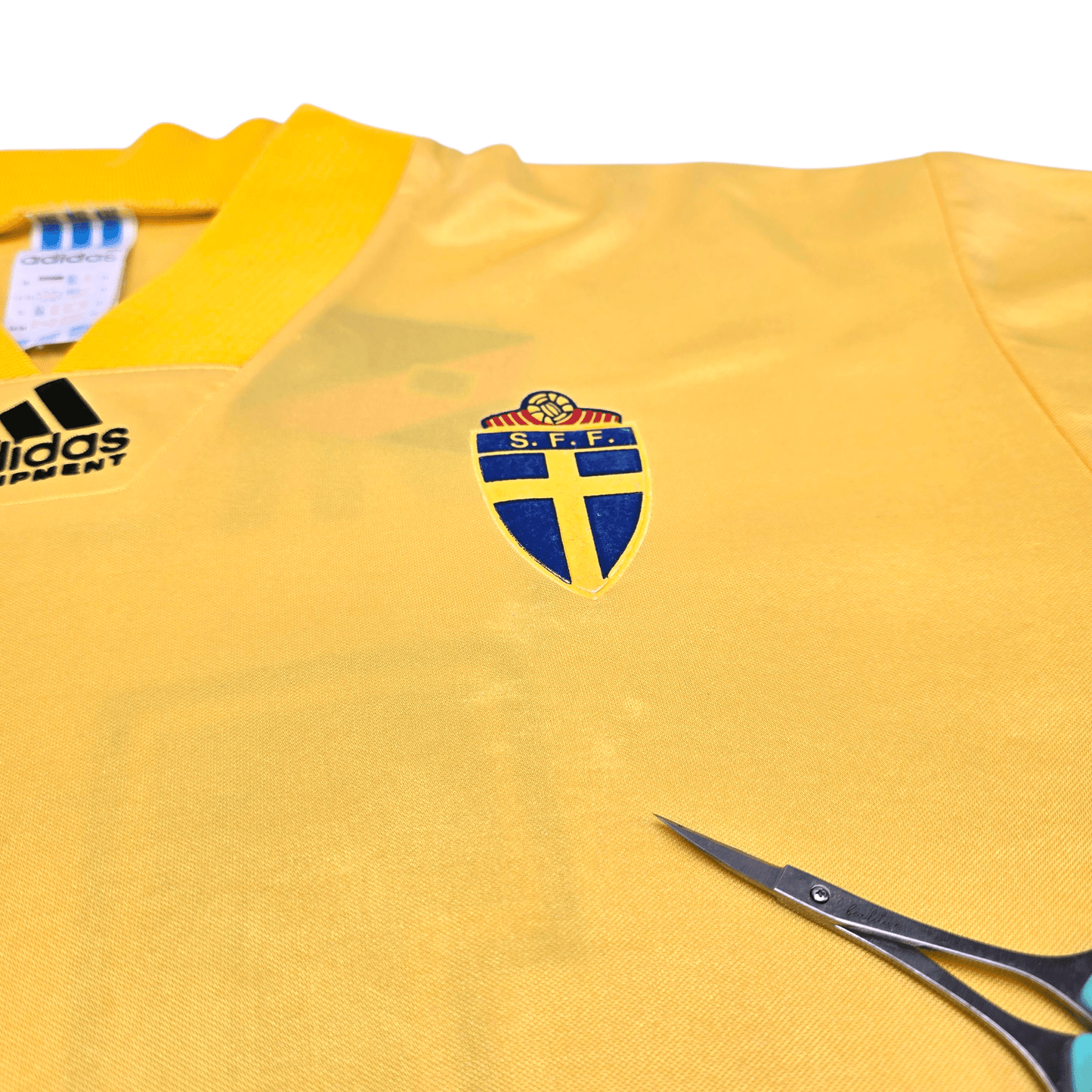 1992/94 Sweden Home Football Shirt (M) Adidas #11 Brolin