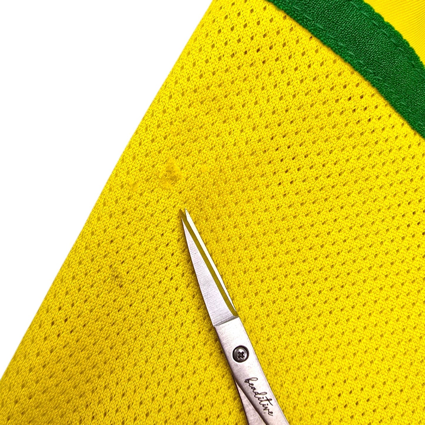 2002/04 Brazil Home Football Shirt (L) Nike #11 Ronaldinho