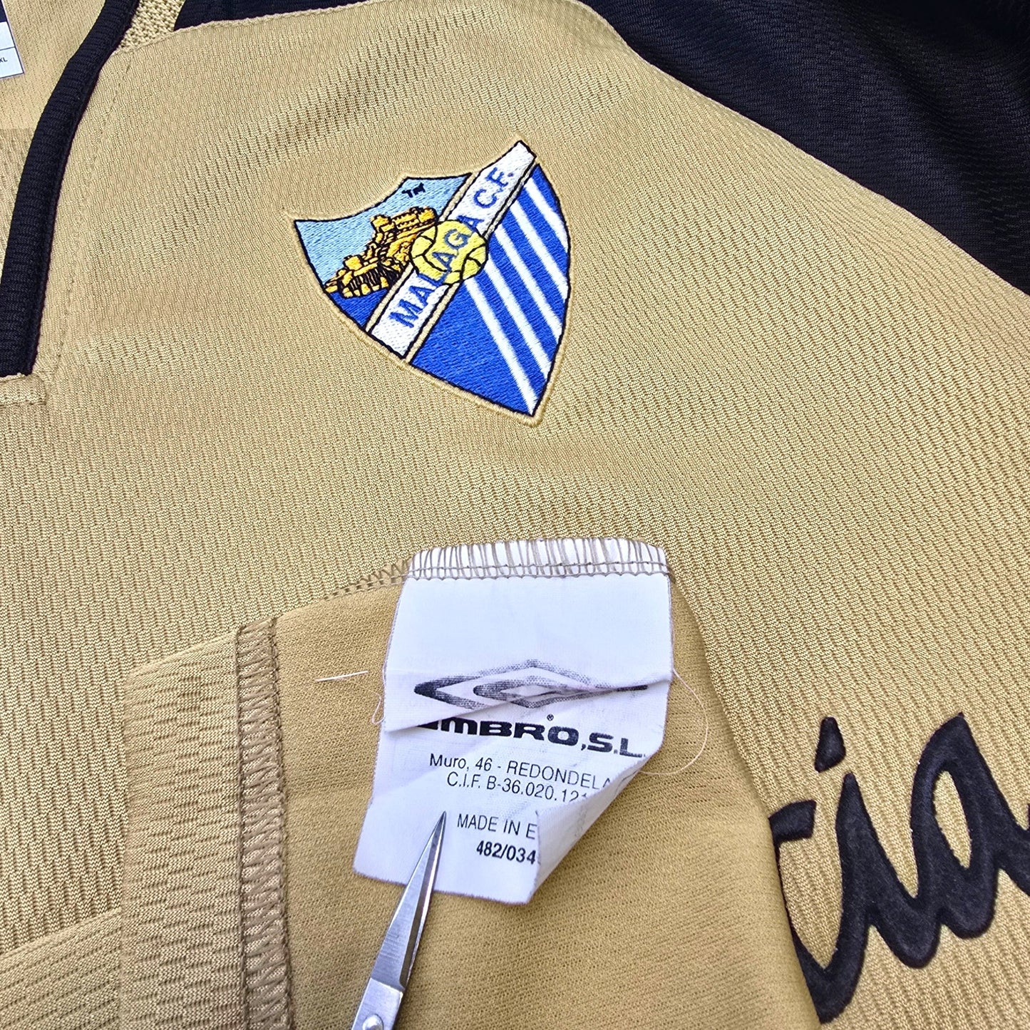 2004/05 Malaga Away Football Shirt (L) Umbro