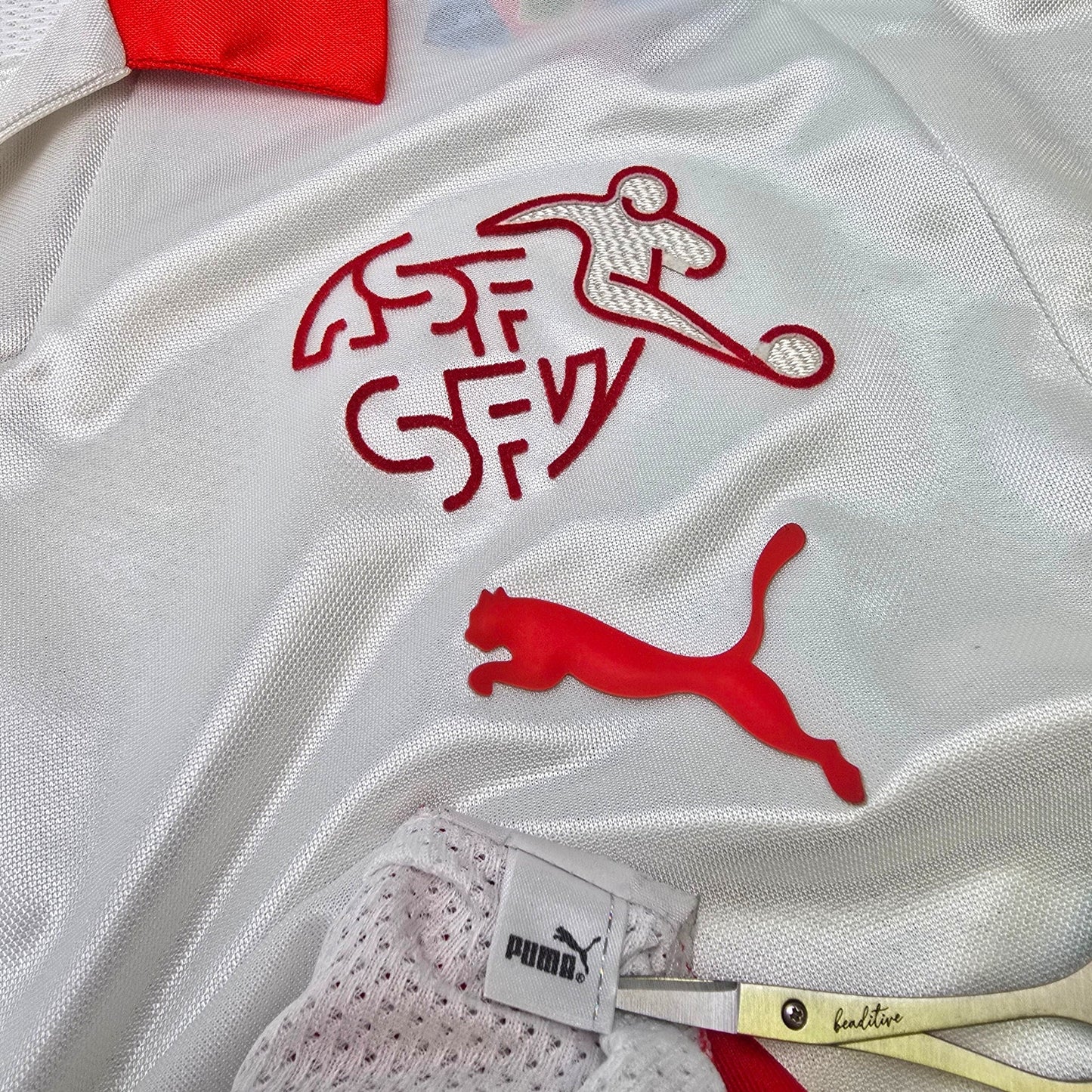 2008/10 Switzerland Away Football Shirt (M) Puma
