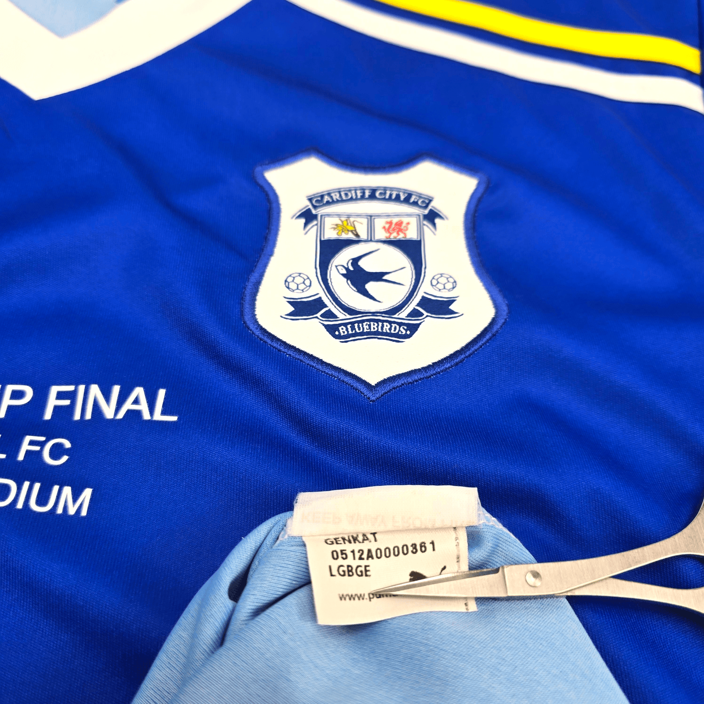 2011/12 Cardiff City Home Football Shirt (L) Puma (Carling Cup Final)