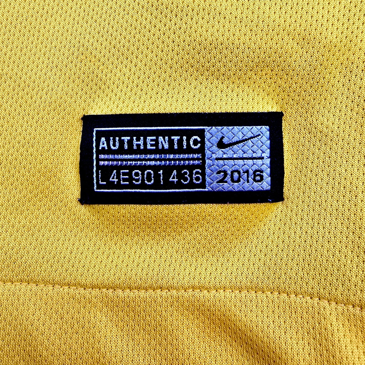 2016/17 Brazil Home Football Shirt (M) Nike #11 P. Coutinho