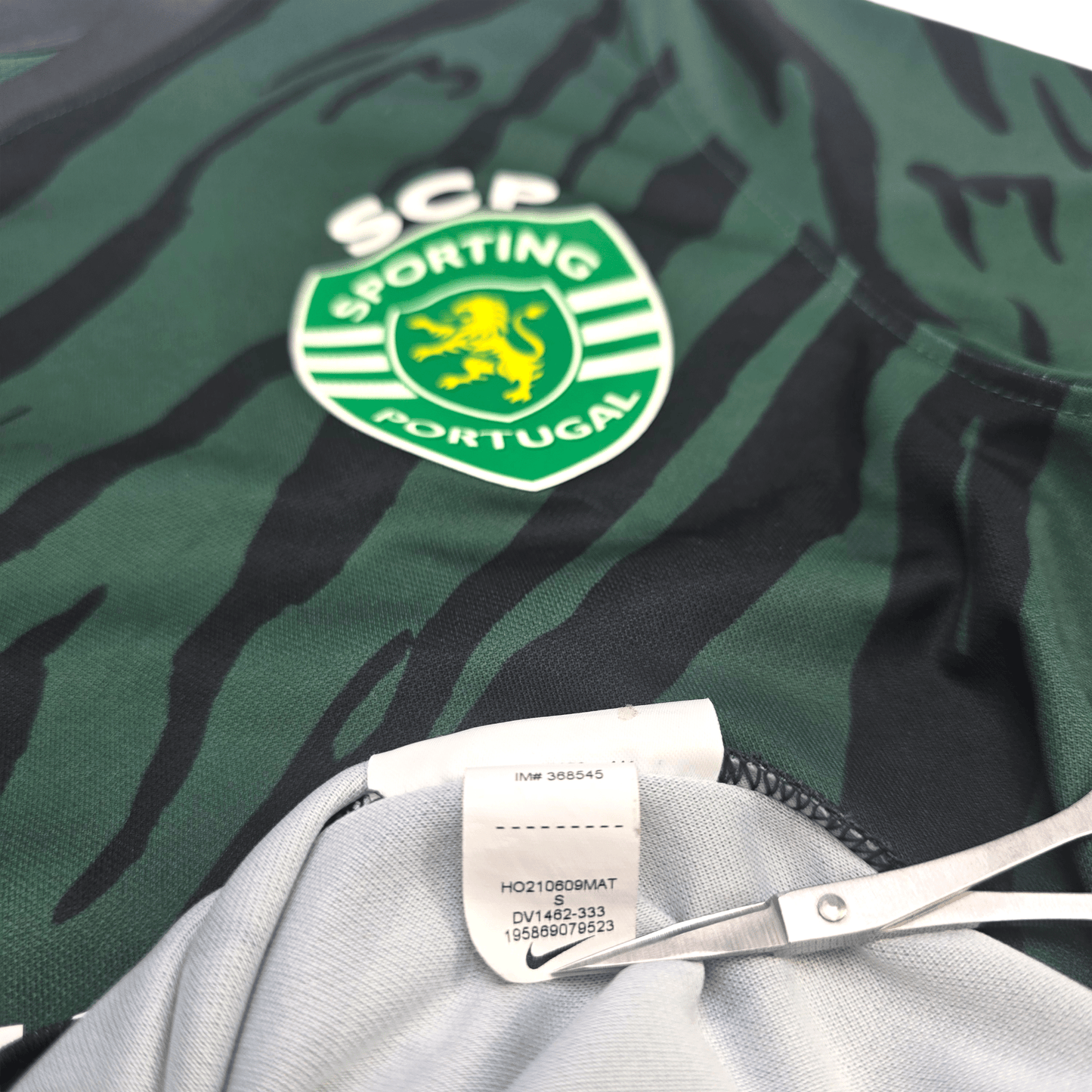 2021/22 Sporting Lisbon Third Football Shirt (S) Nike #17 Sarabia