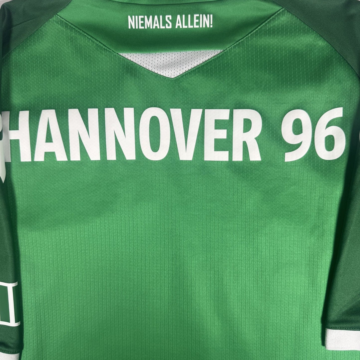 Hannover 96 2020/2021 Away Football Shirt Medium