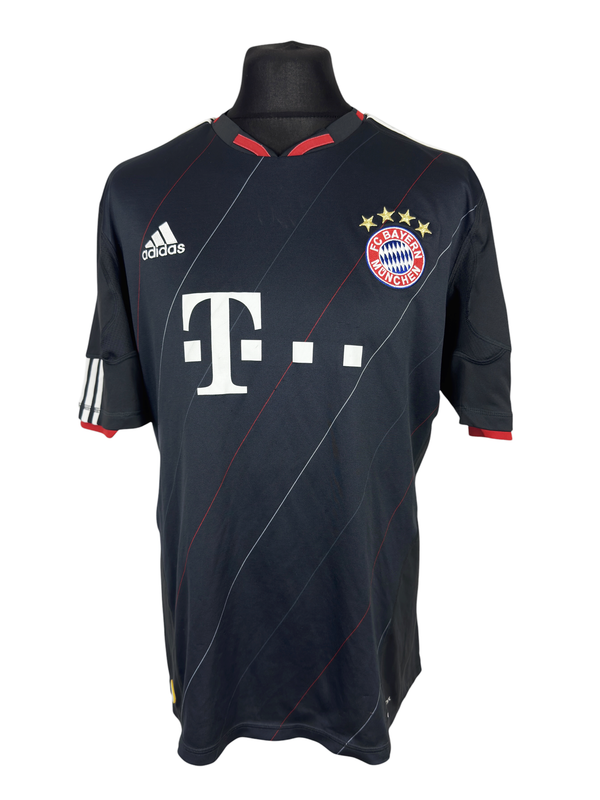 2010-11 Bayern Munich Third - Size L (M Fit)
