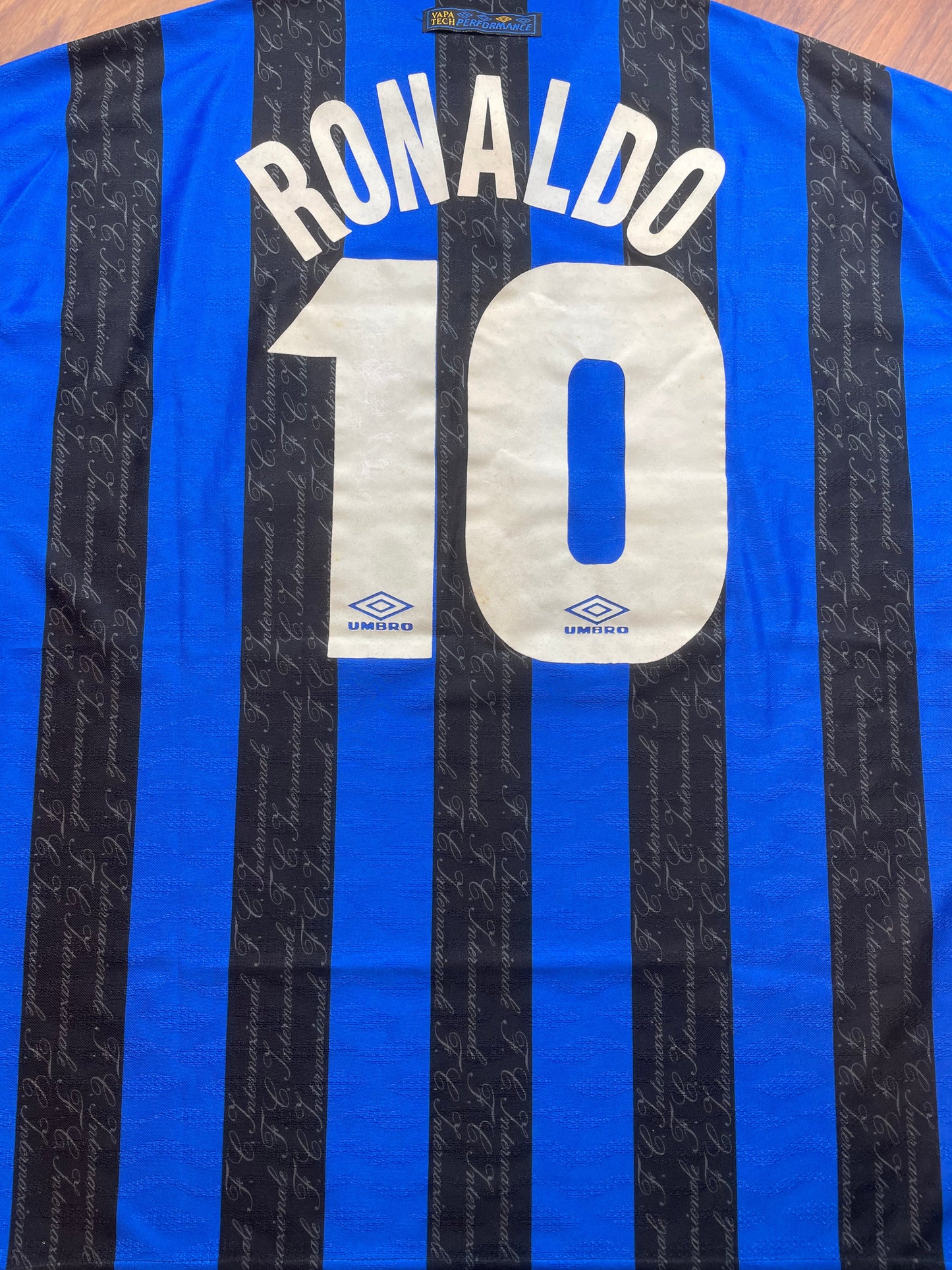 Store Shirt • Inter Milan • 1997 • Umbro • Home • Ronaldo • Size L