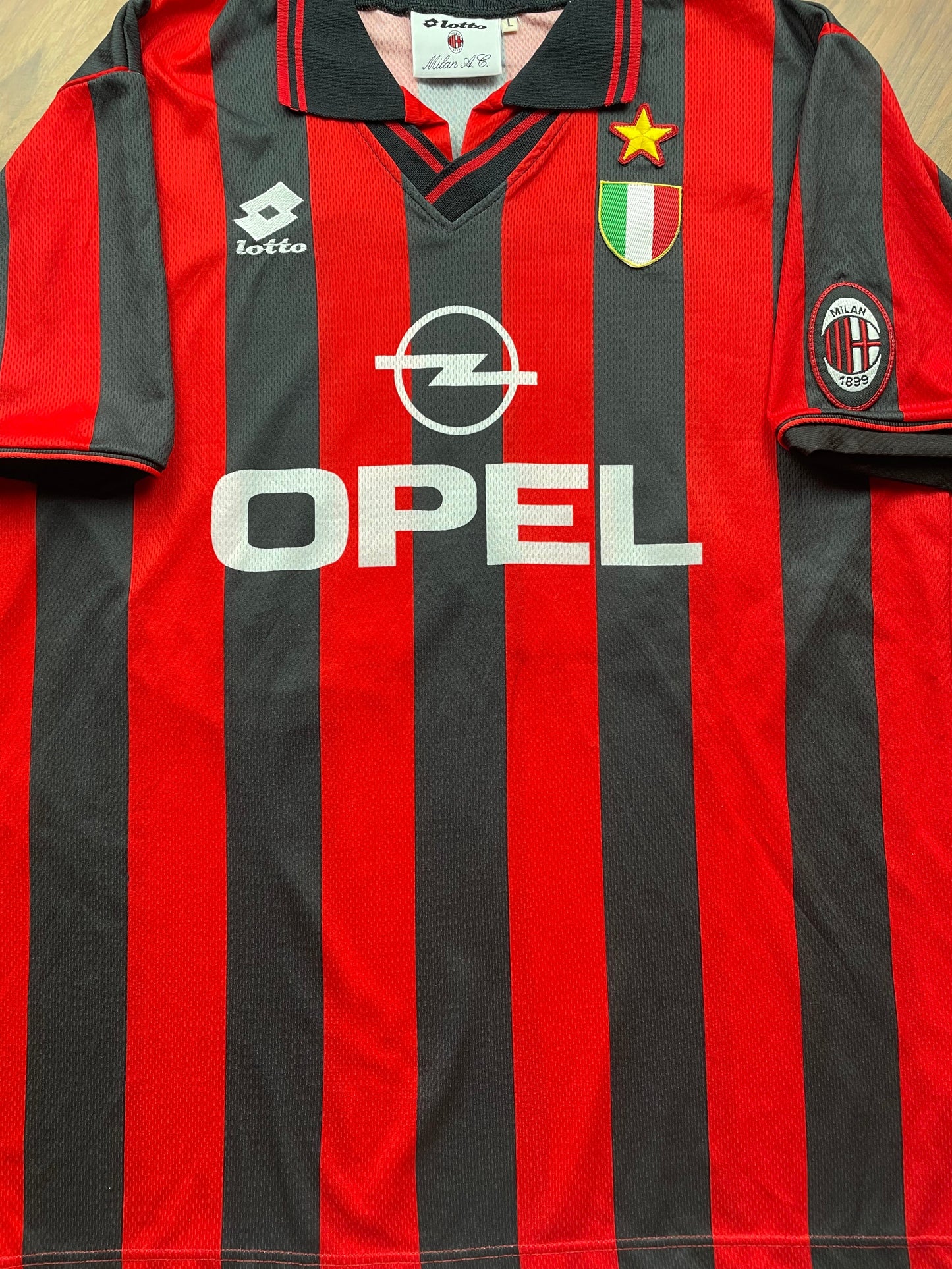 Red and black striped AC Milan 1996-97 Home jersey with 'VIERCHOWOD' and number '29' on a beige background