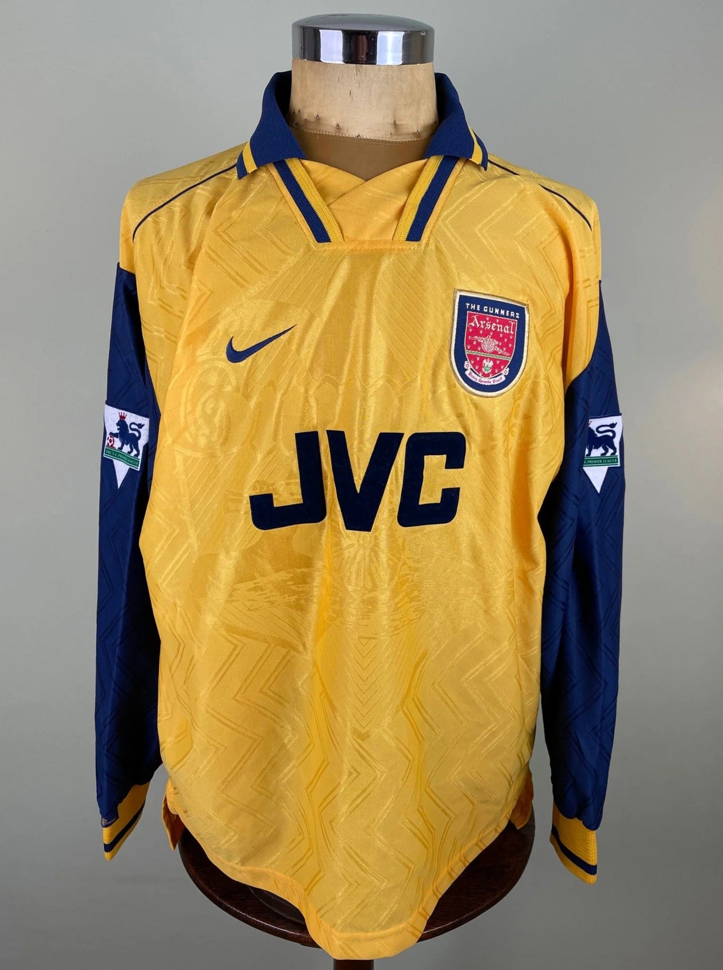 Match Shirt • Premier League Club • Arsenal • 1997 • Nike • Away • #8 • Ian Wright • Match Worn