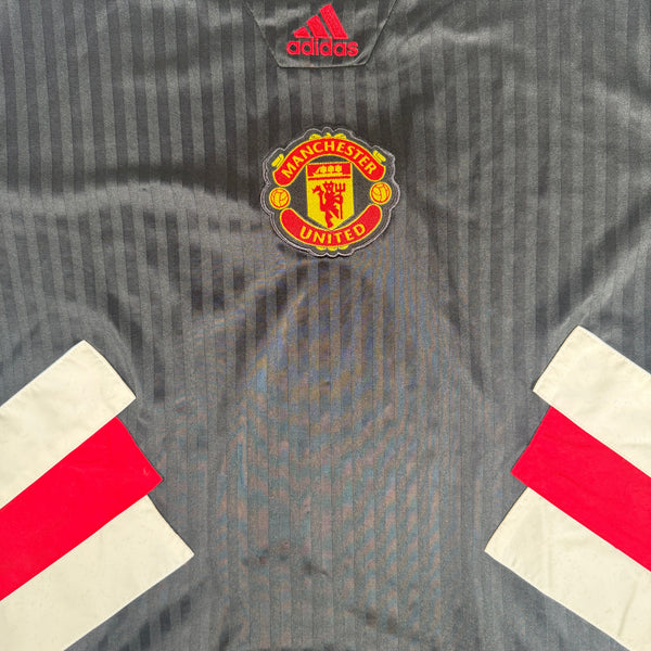 Manchester United 2022/2023 Icon Football Shirt Medium