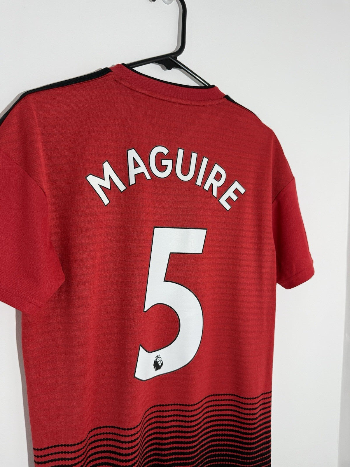 Manchester United Maguire #5 2018/19 Small Home Shirt Excellent Condition CG0040