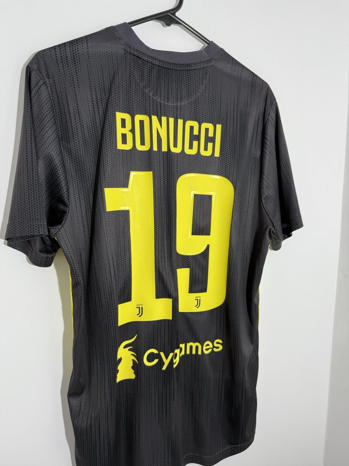 Juventus Bonucci #19 2018/19 Small 3rd Shirt Adidas Excellent Condition DP0455