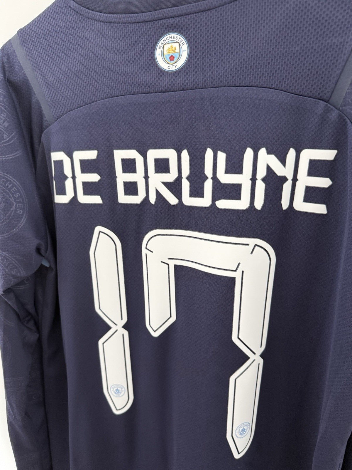 Manchester City De Bruyne #17 2021/22 Medium 3rd Shirt BNWT 759221-03