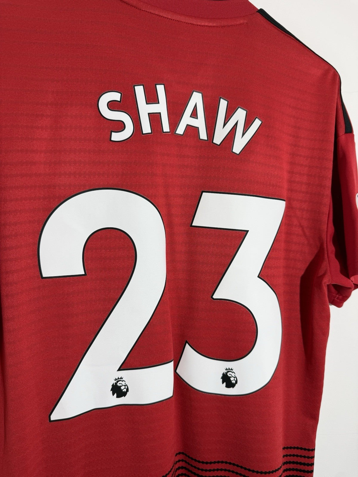 Manchester United Shaw #23 2018/19 Medium Home Shirt Excellent Condition CG0040