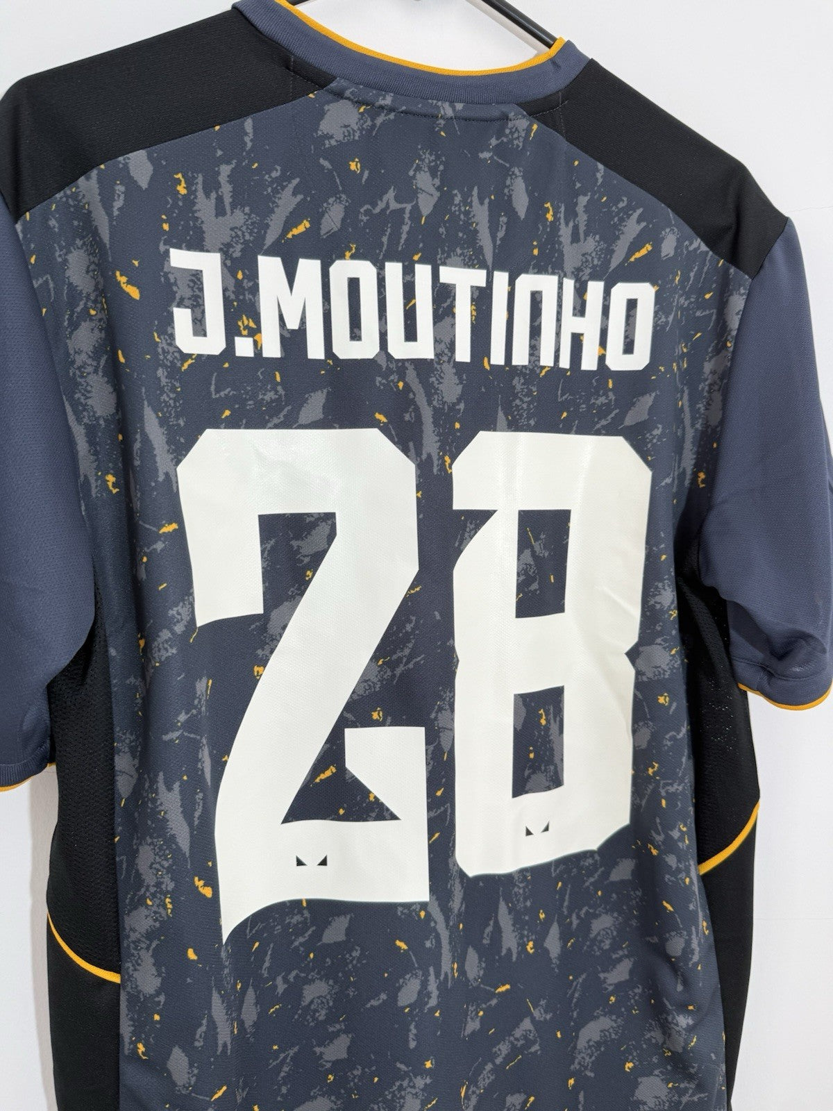Wolverhampton Wanderers J. Moutinho #28 2021/22 Large Away Shirt Castore BNWT
