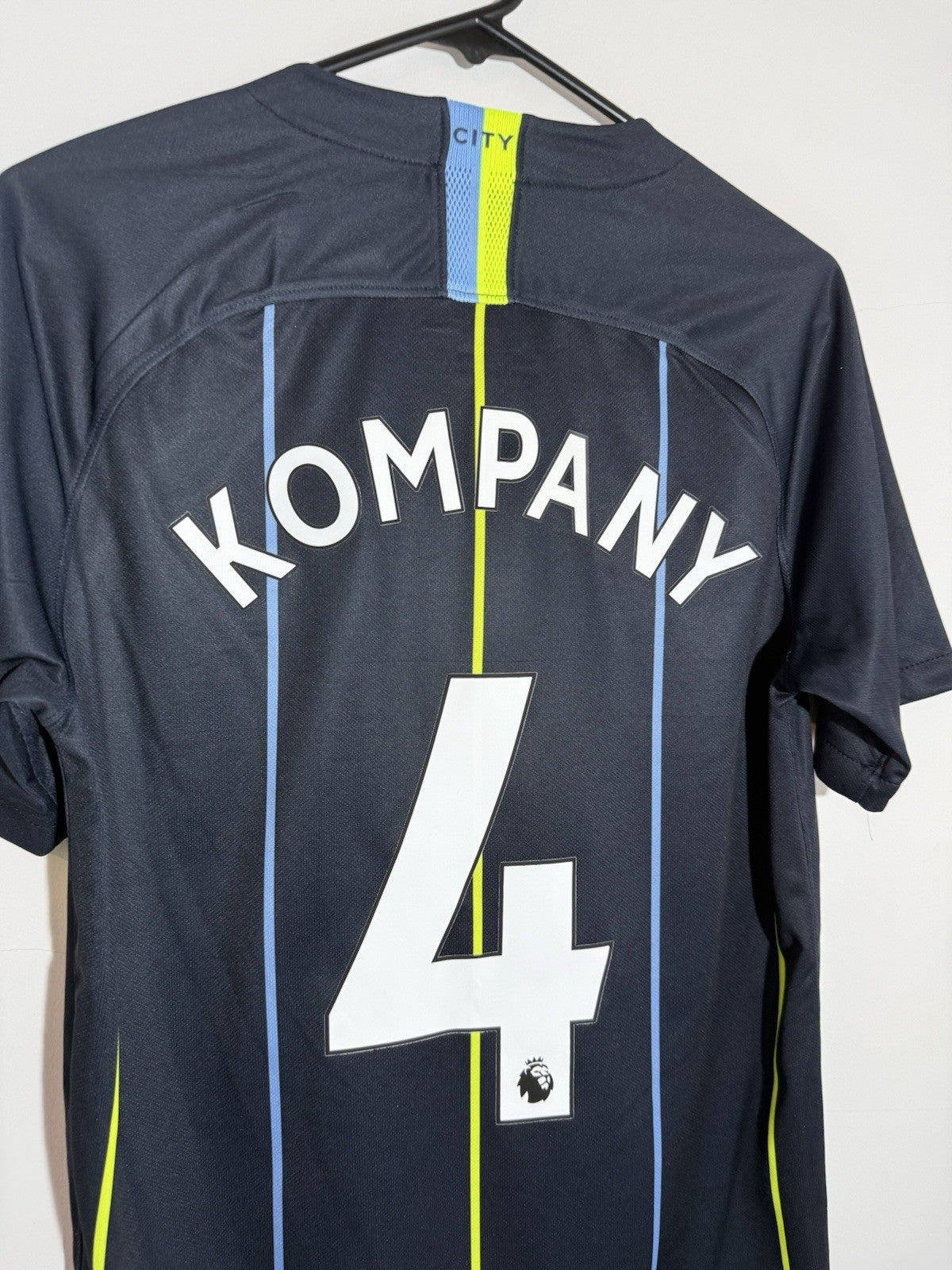 Manchester City Kompany #4 2018/19 Small Away Excellent Condition 919002-476