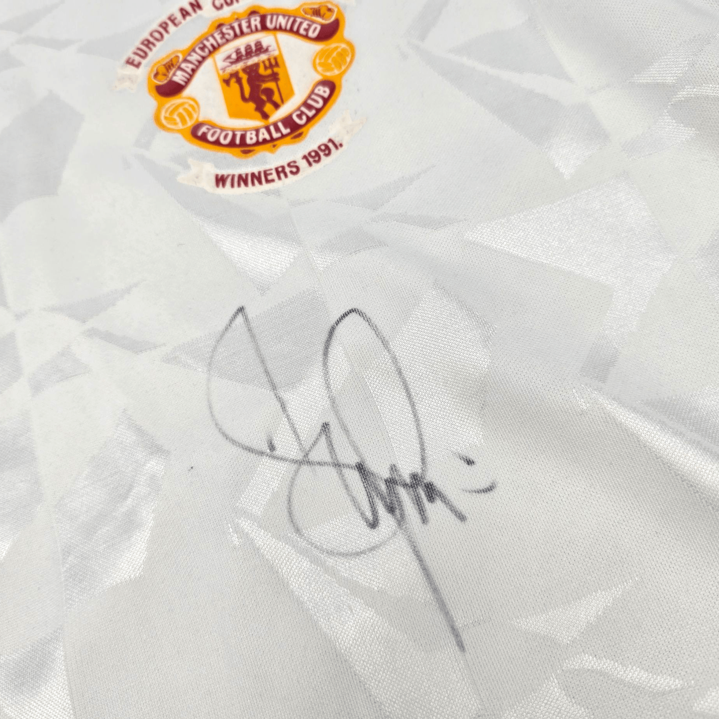 1990/91 Manchester United European Cup Winners Football Shirt (L) Adidas (Signed: Denis Irwin)