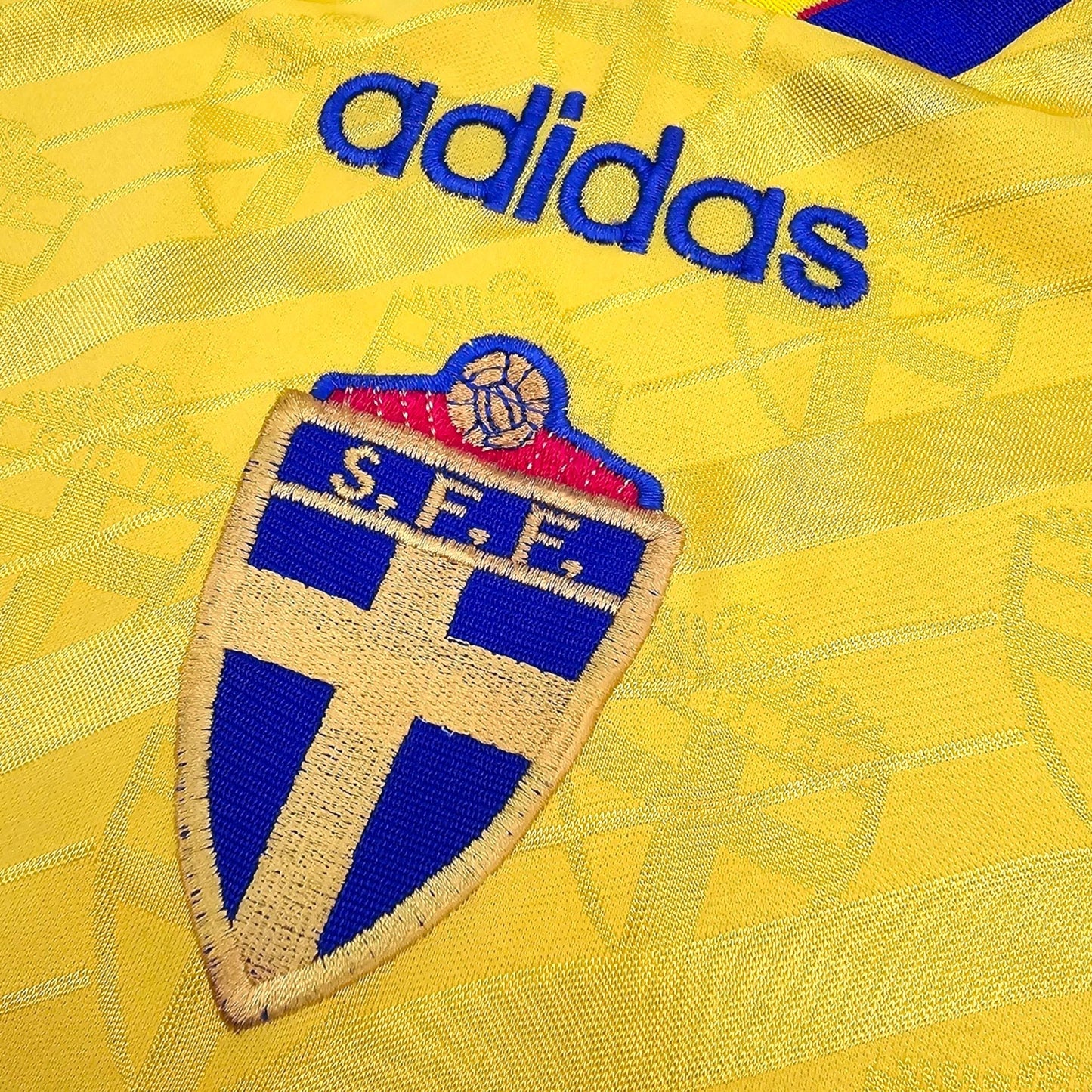 1994/96 Sweden Home Football Shirt (L) Adidas