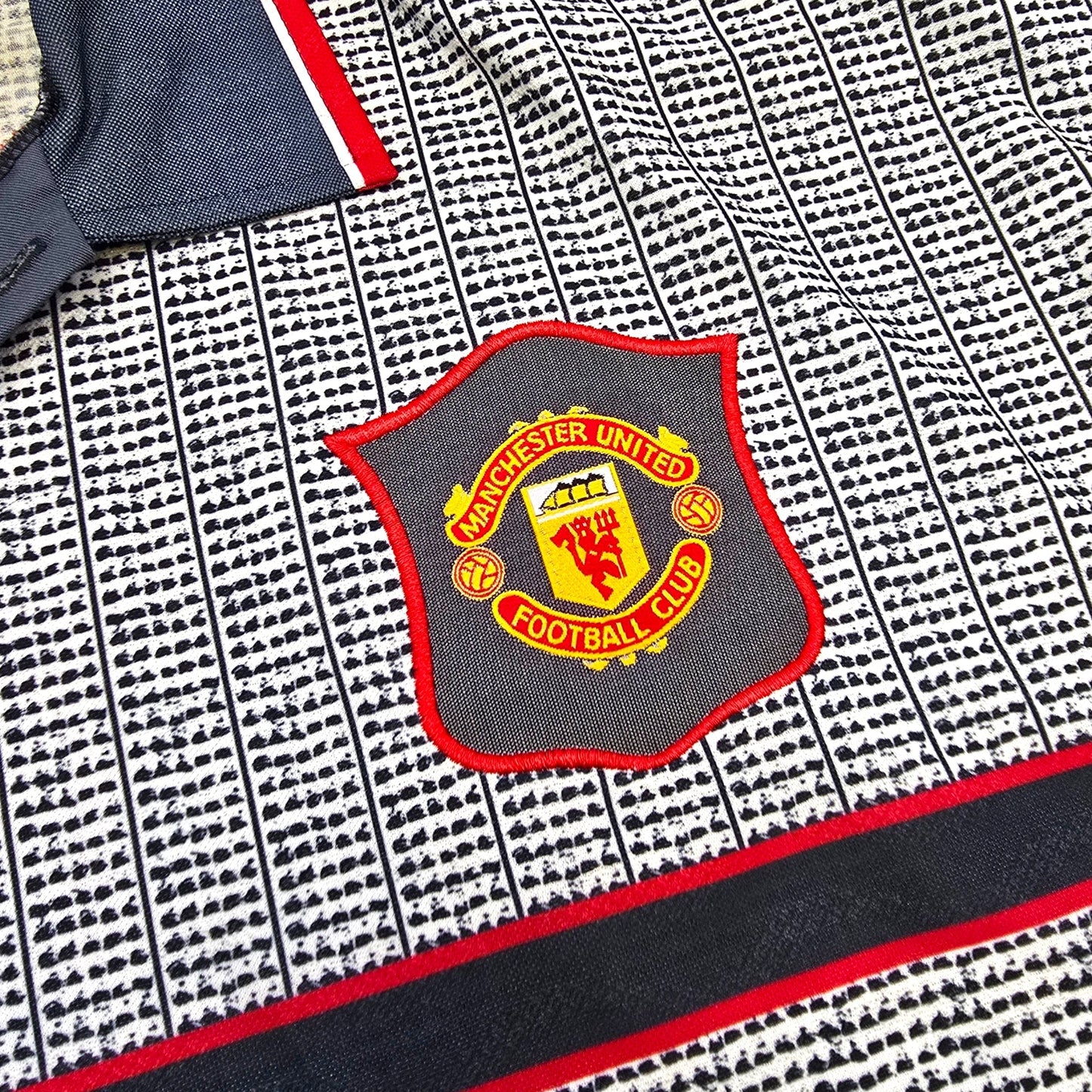 1995/96 Manchester United Away Football Shirt (L) Umbro #7 Cantona