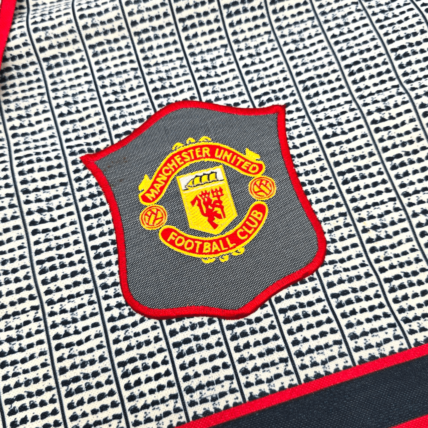 1995/96 Manchester United Away Football Shirt (L) Umbro