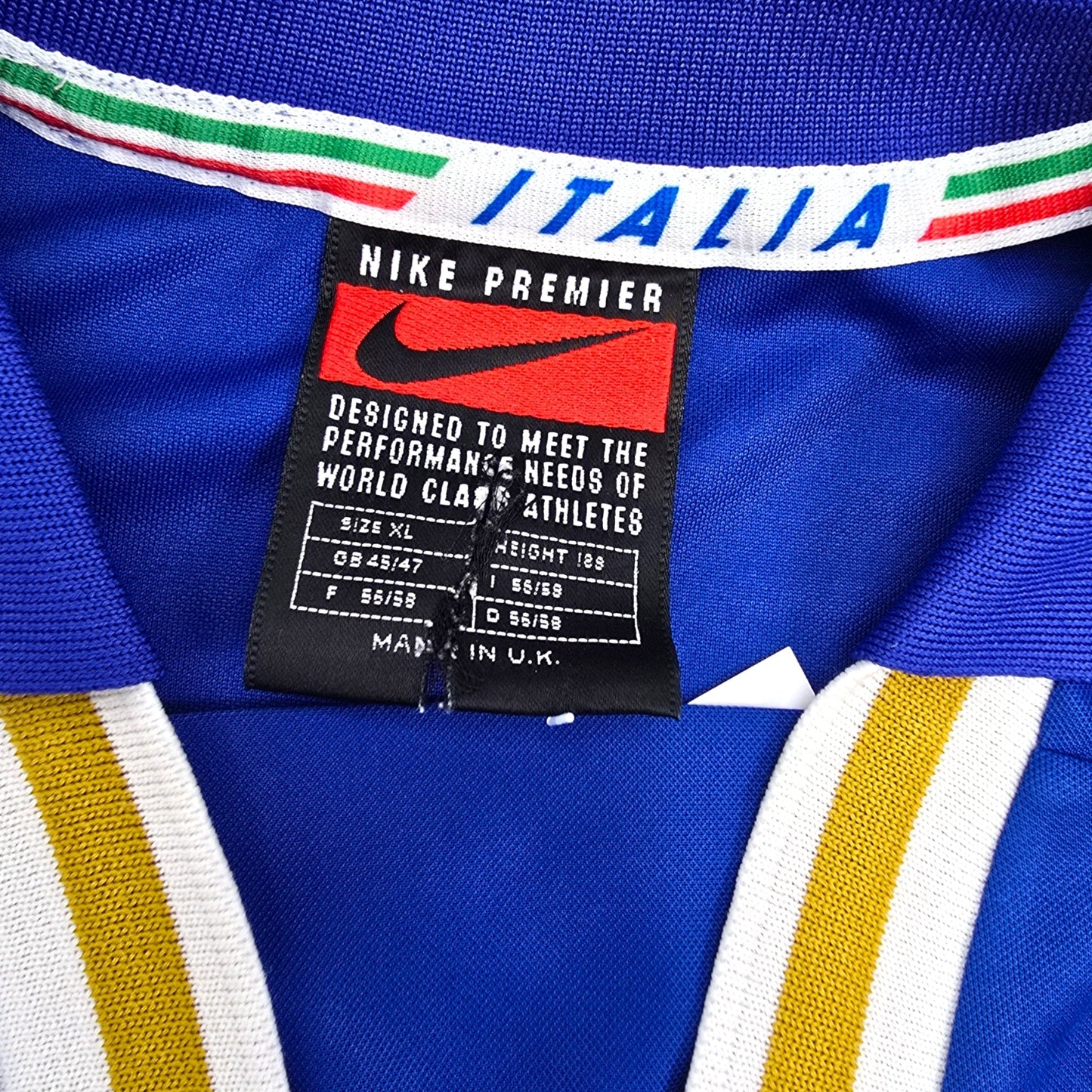 1996/97 Italy Home Football Shirt (XL) Nike #21 Zola