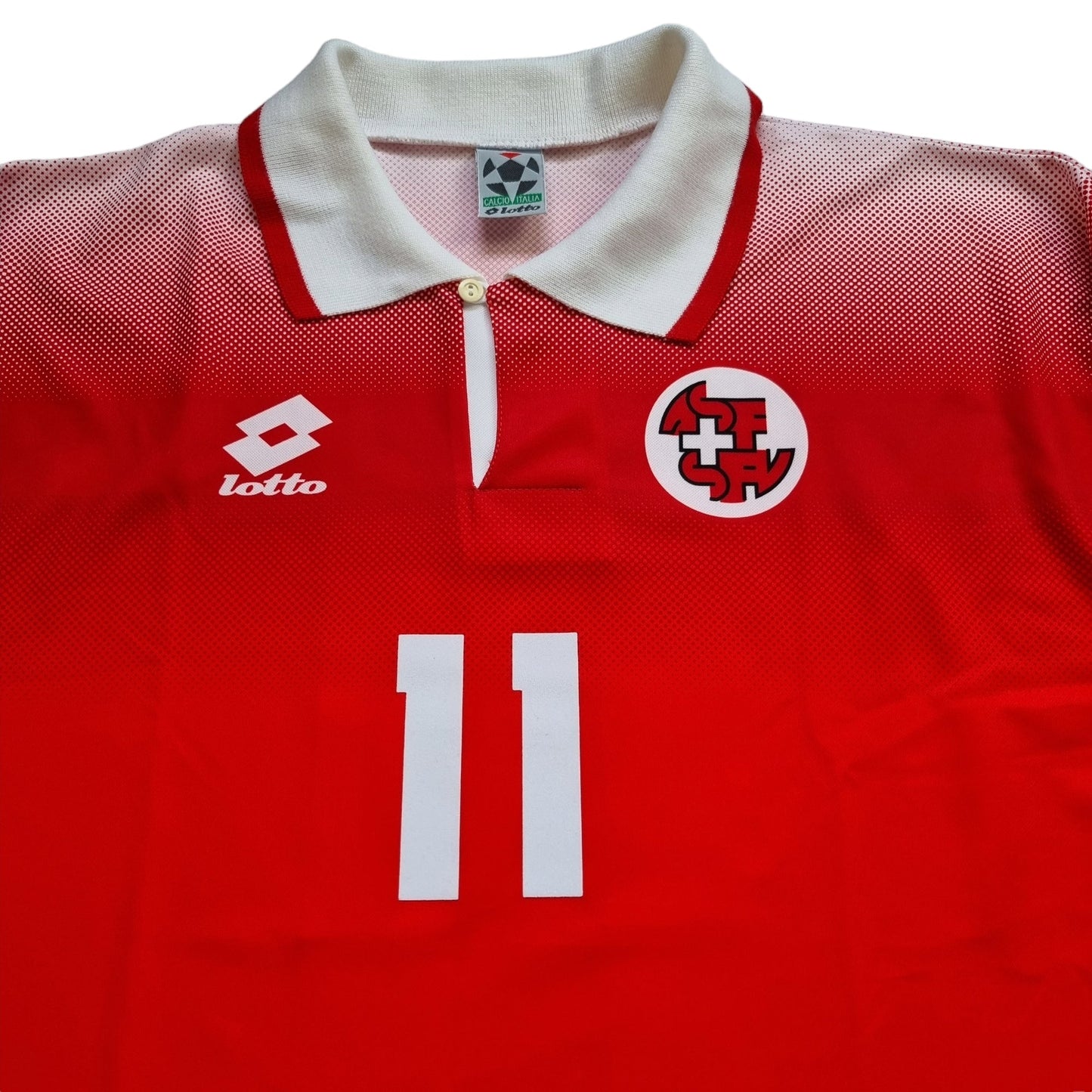 1996/98 Switzerland Home Football Shirt (L) Lotto #11 Chapuisat