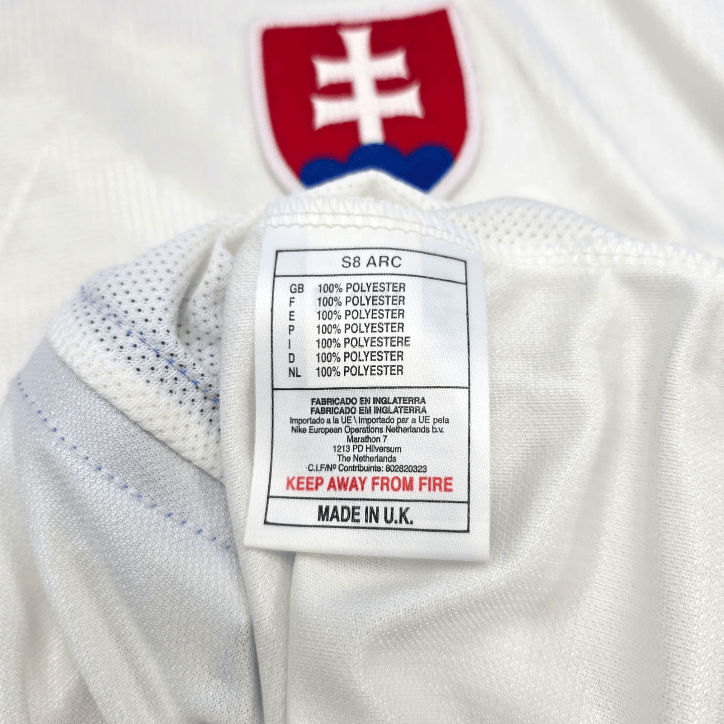 1998/00 Slovakia Home Football Shirt (L) Nike