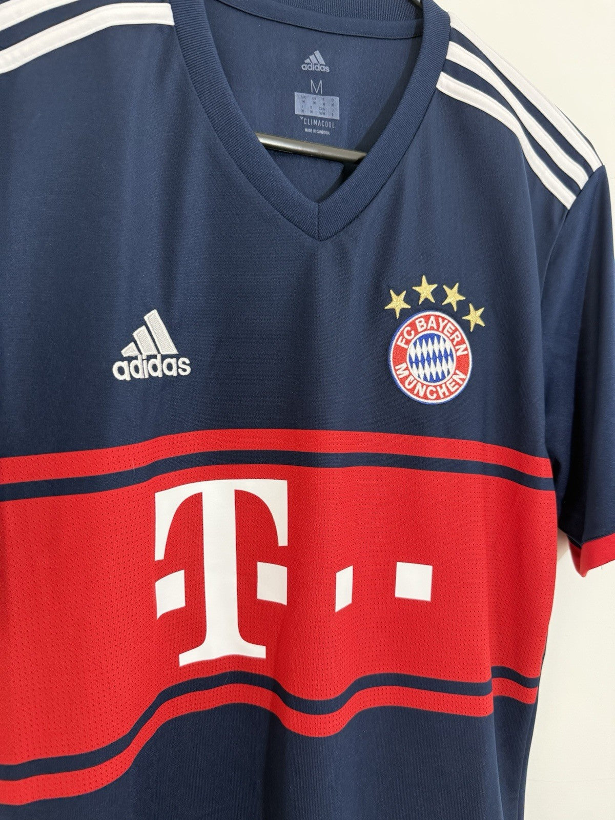 Bayern Munich 2017/18 Medium Away Shirt Adidas Excellent Condition AZ7937