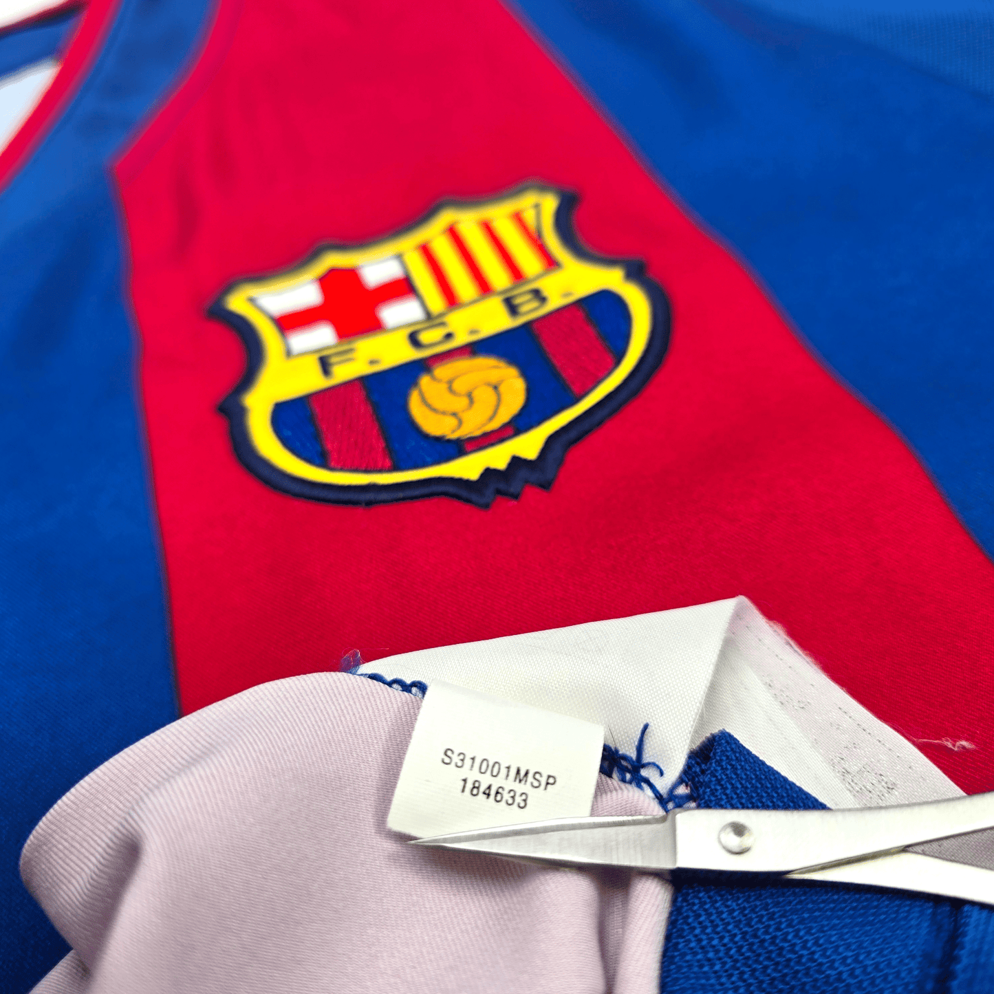 2002/03 Barcelona Home Football Shirt (L) Nike #10 Ronaldinho