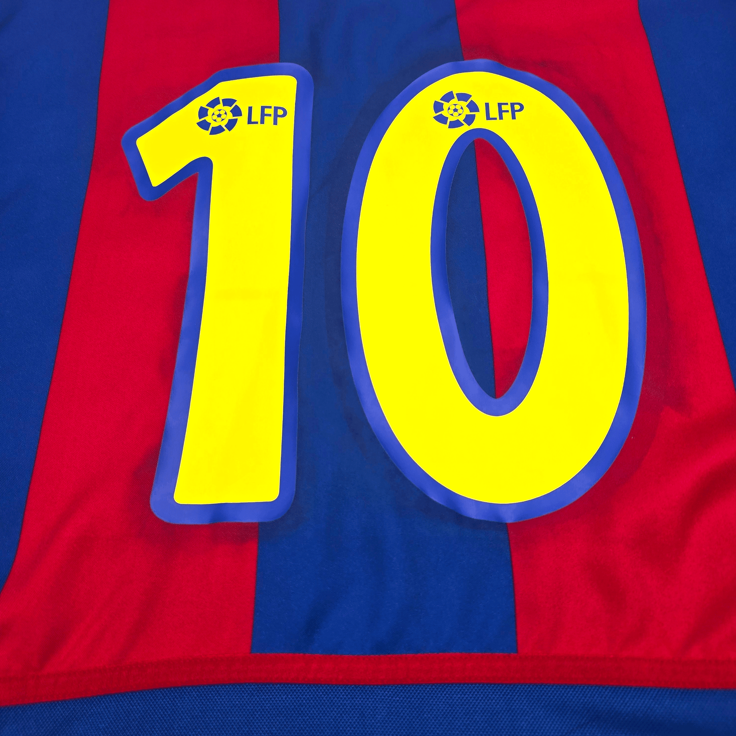2002/03 Barcelona Home Football Shirt (L) Nike #10 Ronaldinho