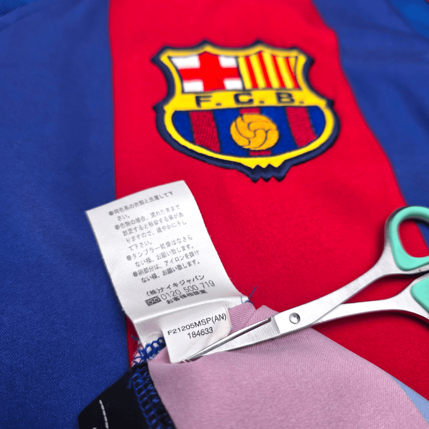 2002/03 Barcelona Home Football Shirt (M) Nike #9 Kluivert