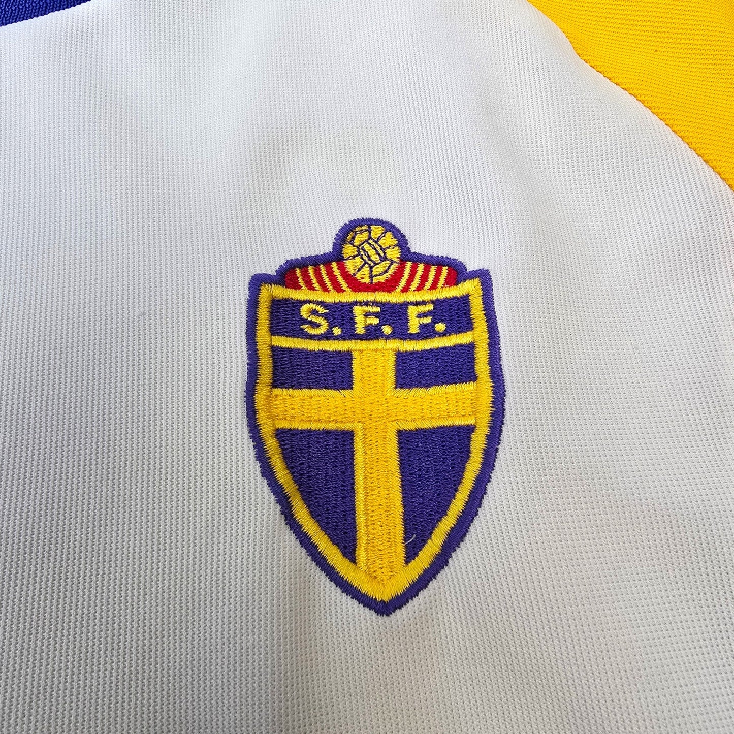 2002/03 Sweden Away Football Shirt (L) Adidas