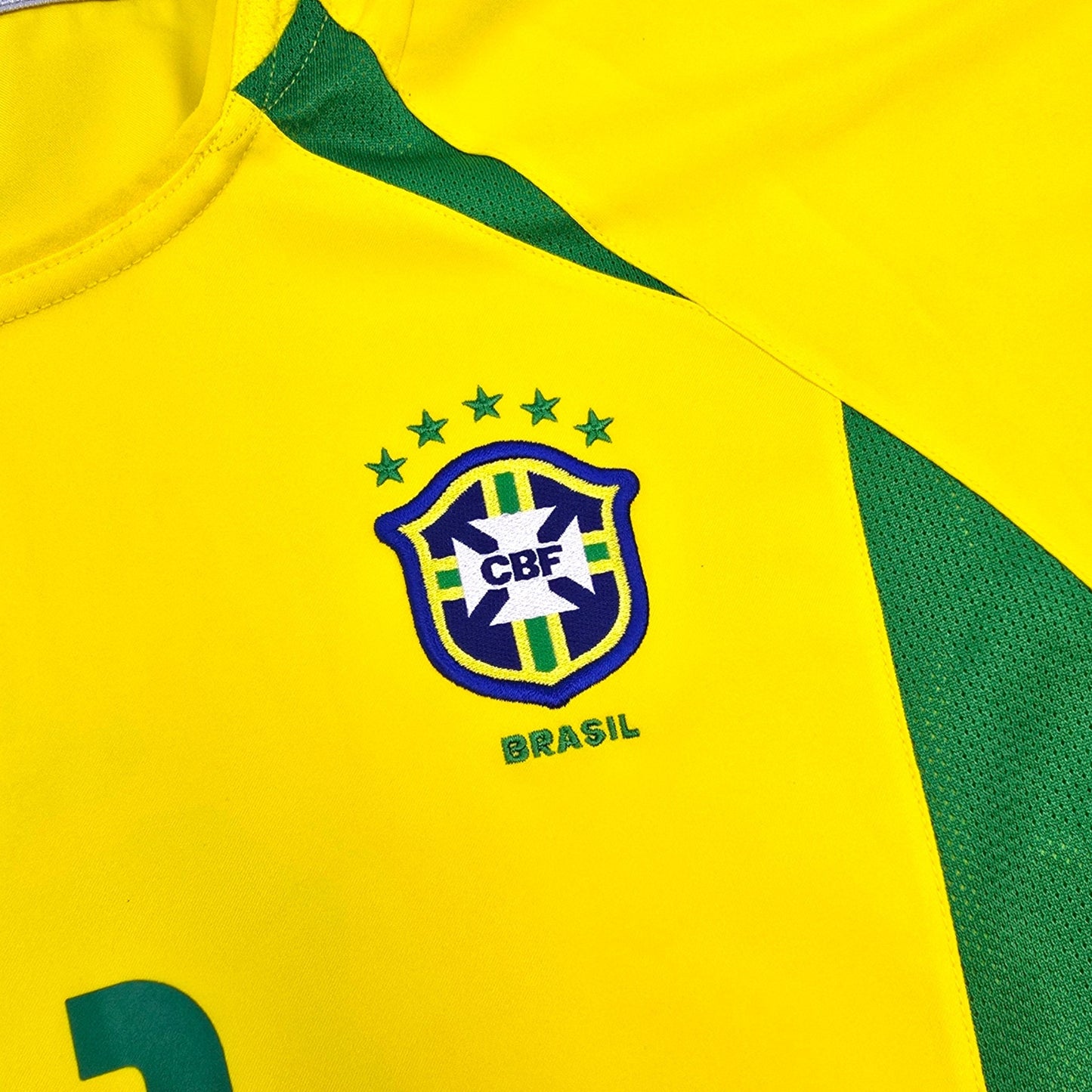2002/04 Brazil Home Football Shirt (L) Nike #11 Ronaldinho
