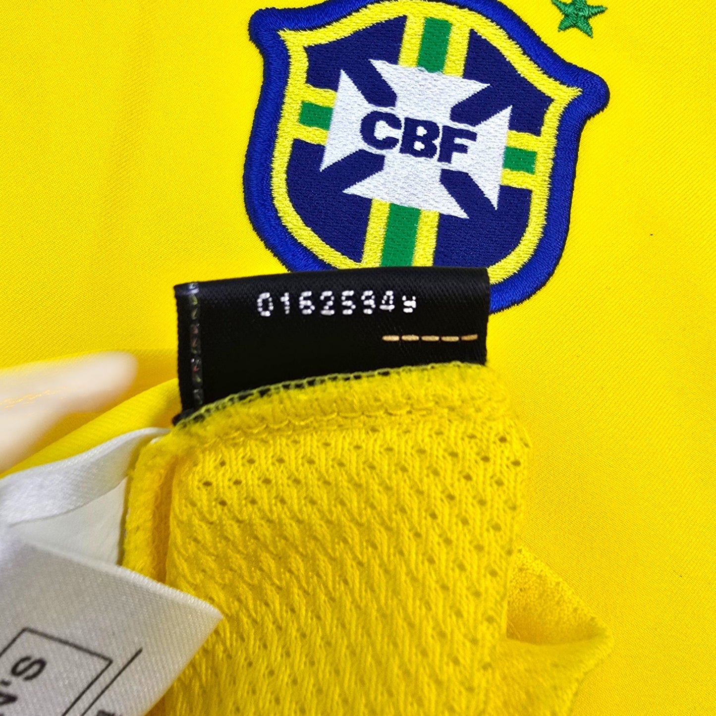 2002/04 Brazil Home Football Shirt (L) Nike #11 Ronaldinho