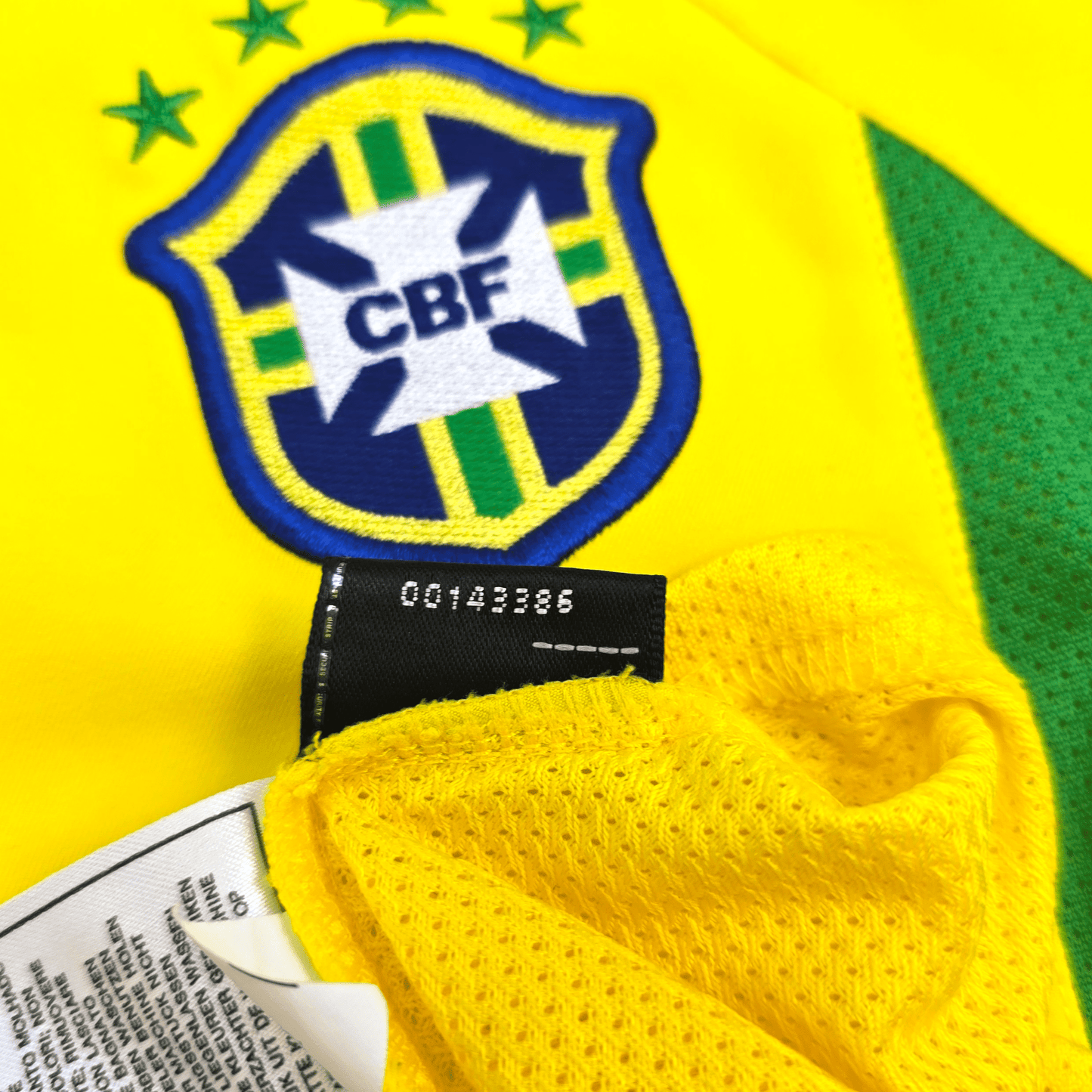 2002/04 Brazil Home Football Shirt (S) Nike #9 Ronaldo