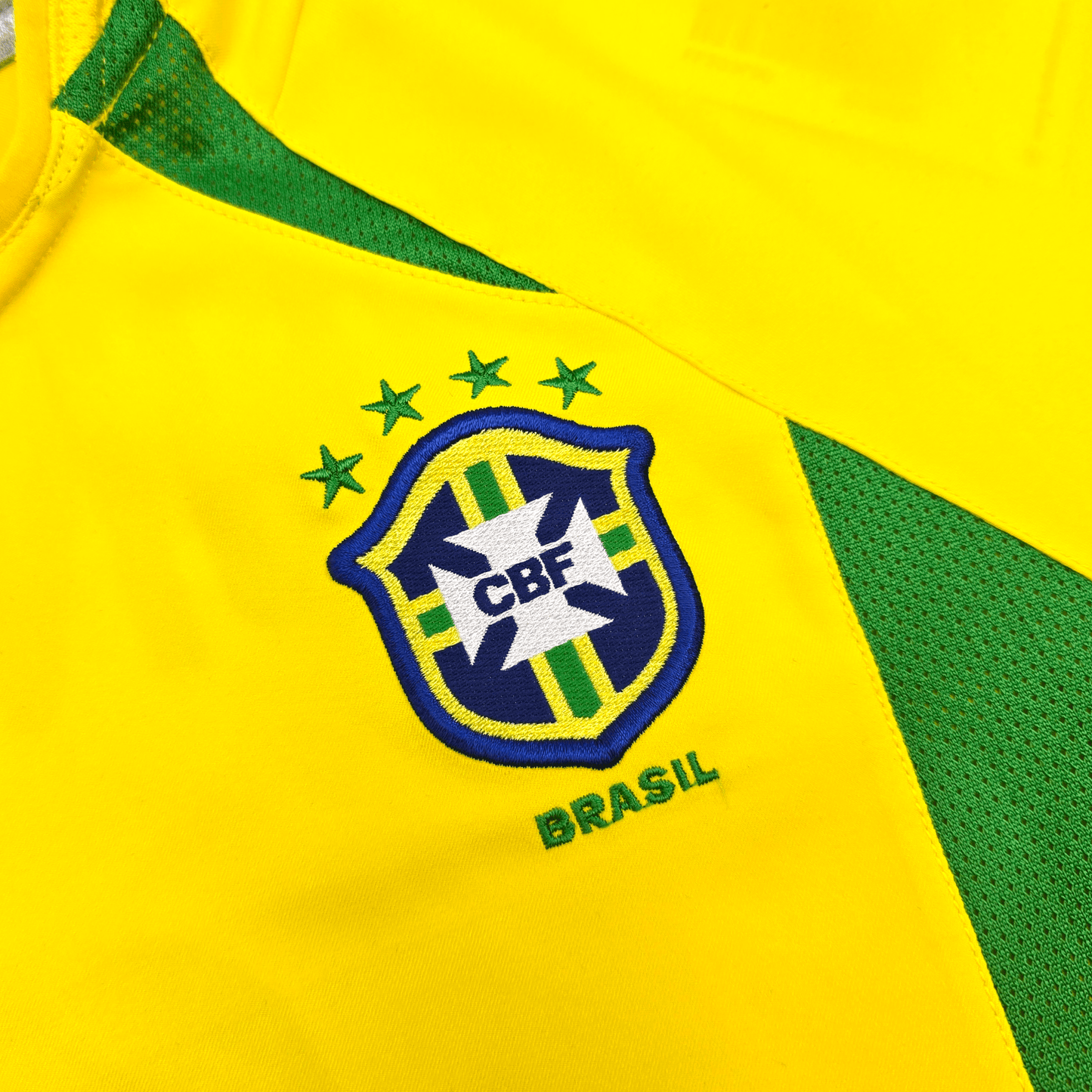 2002/04 Brazil Home Football Shirt (S) Nike #9 Ronaldo