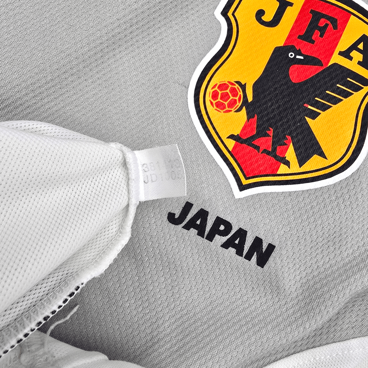 2002/04 Japan Away Football Shirt (L) Adidas #7 Nakata (WC2002)