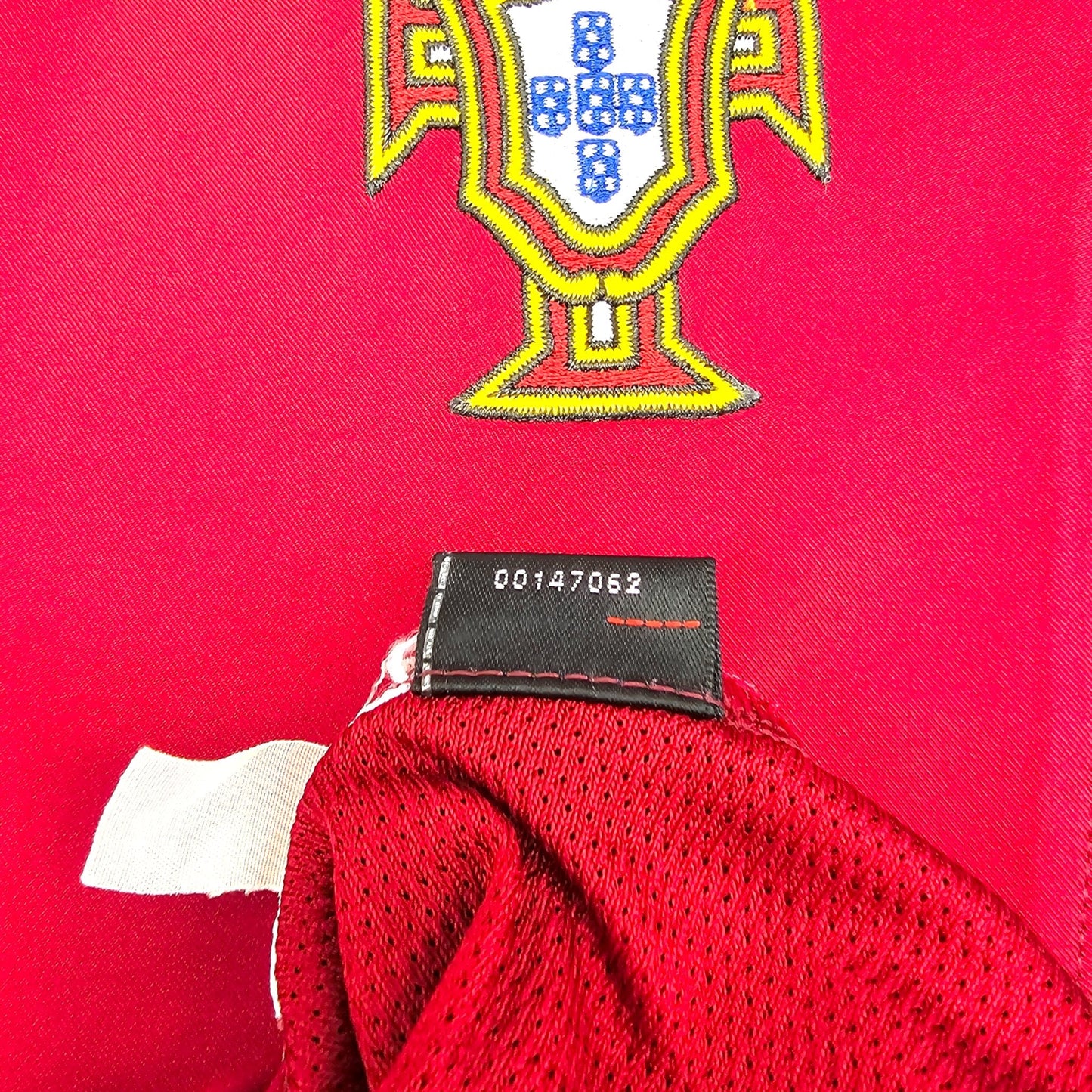 2002/04 Portugal Home Football Shirt (M) Nike #7 Figo