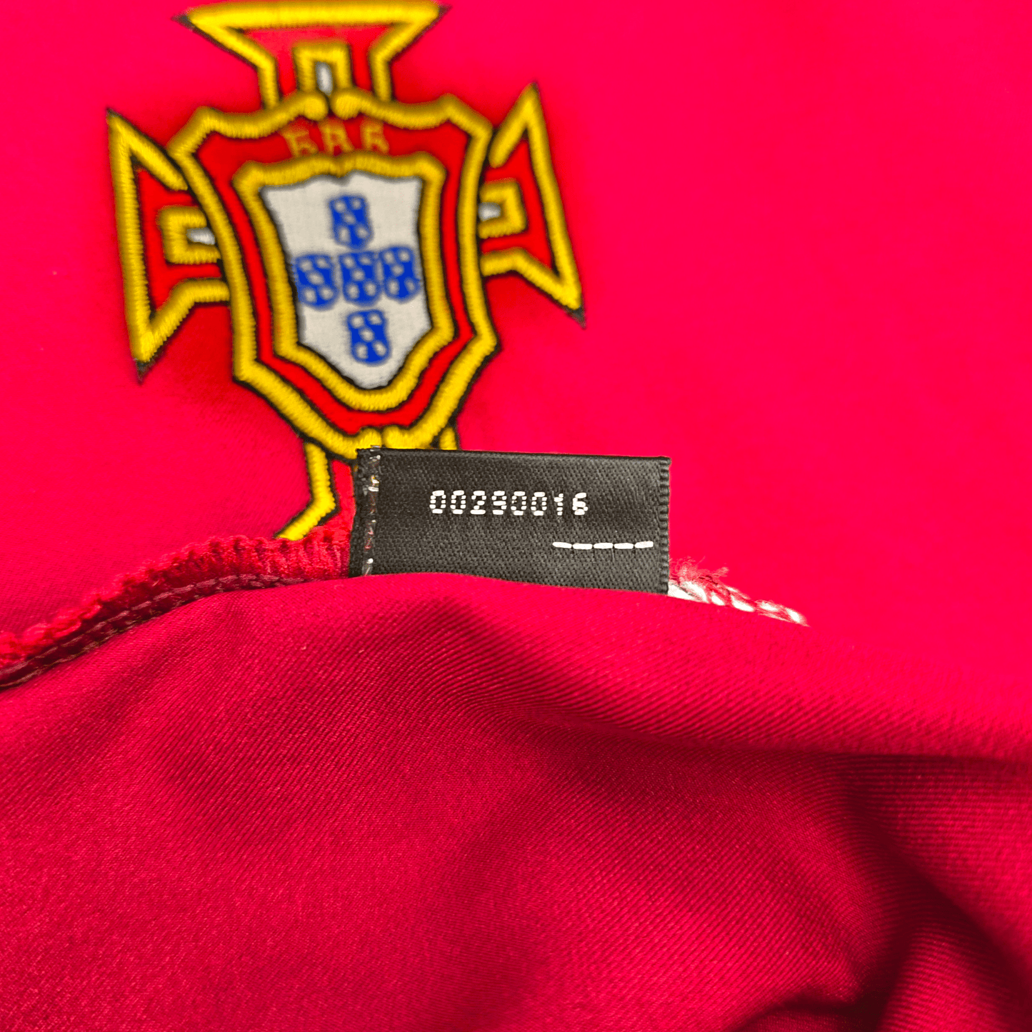 2002/04 Portugal Home Football Shirt (XL) Nike #11. C.Ronaldo