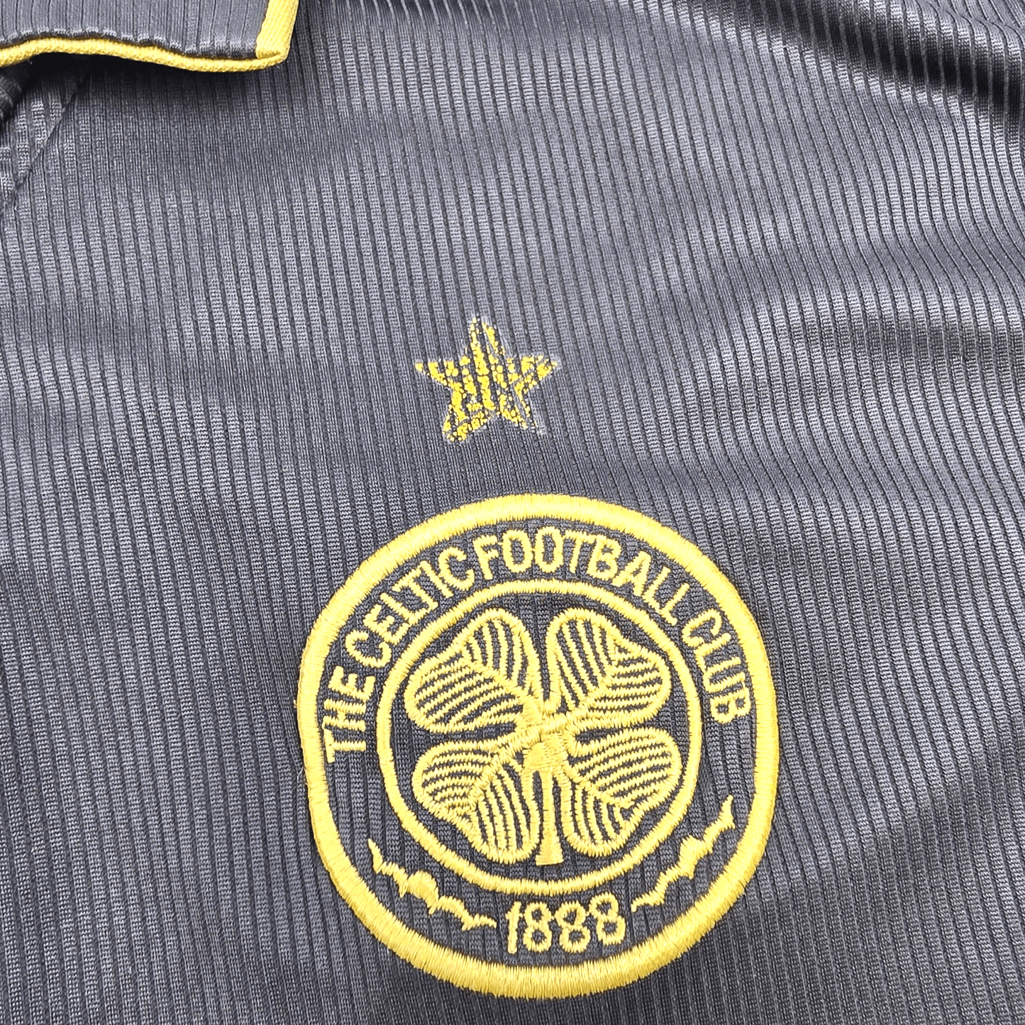 2003/04 Celtic Away Football Shirt (XL) Umbro