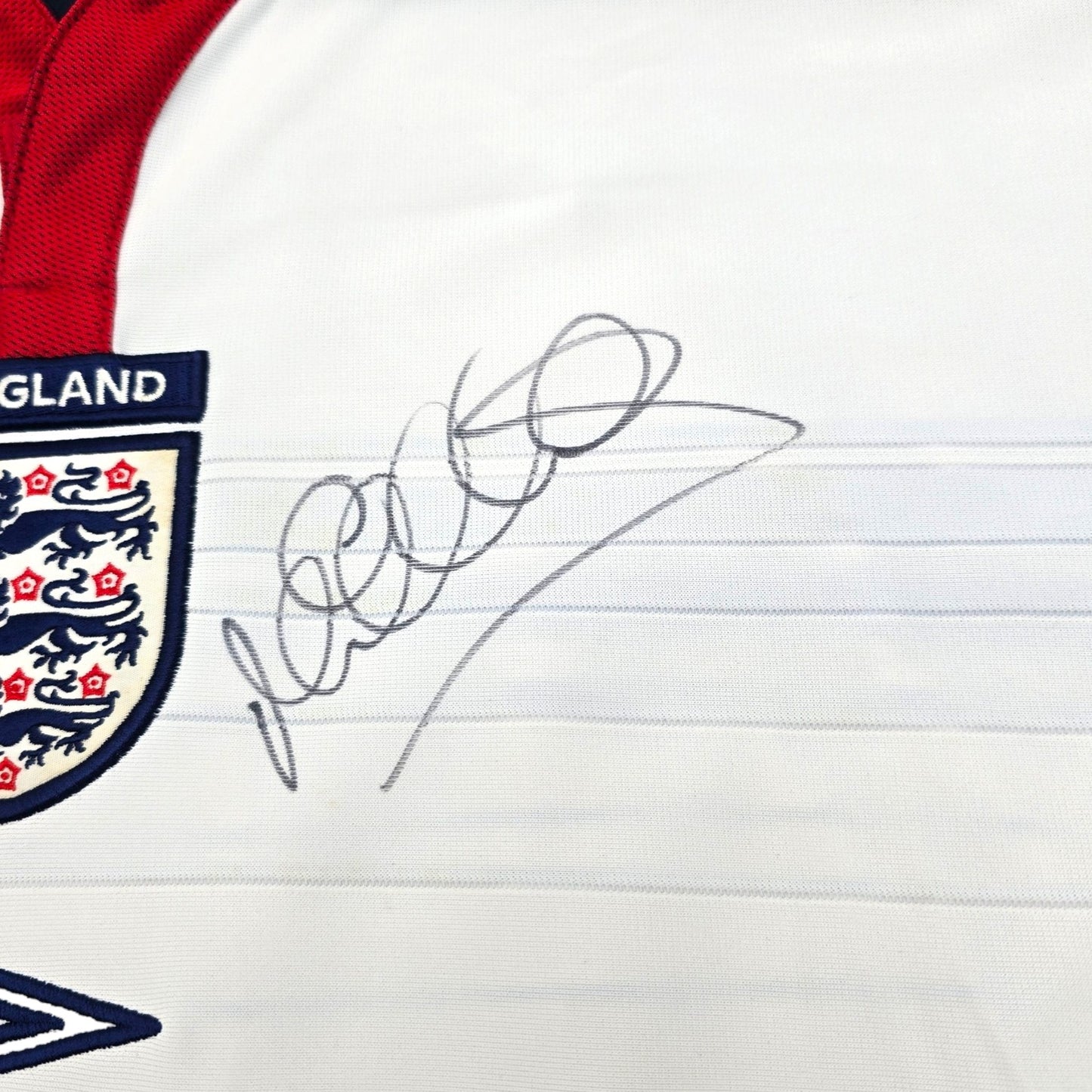 2003/05 England Home Football Shirt (M) Umbro #10 Owen (Signed by player)