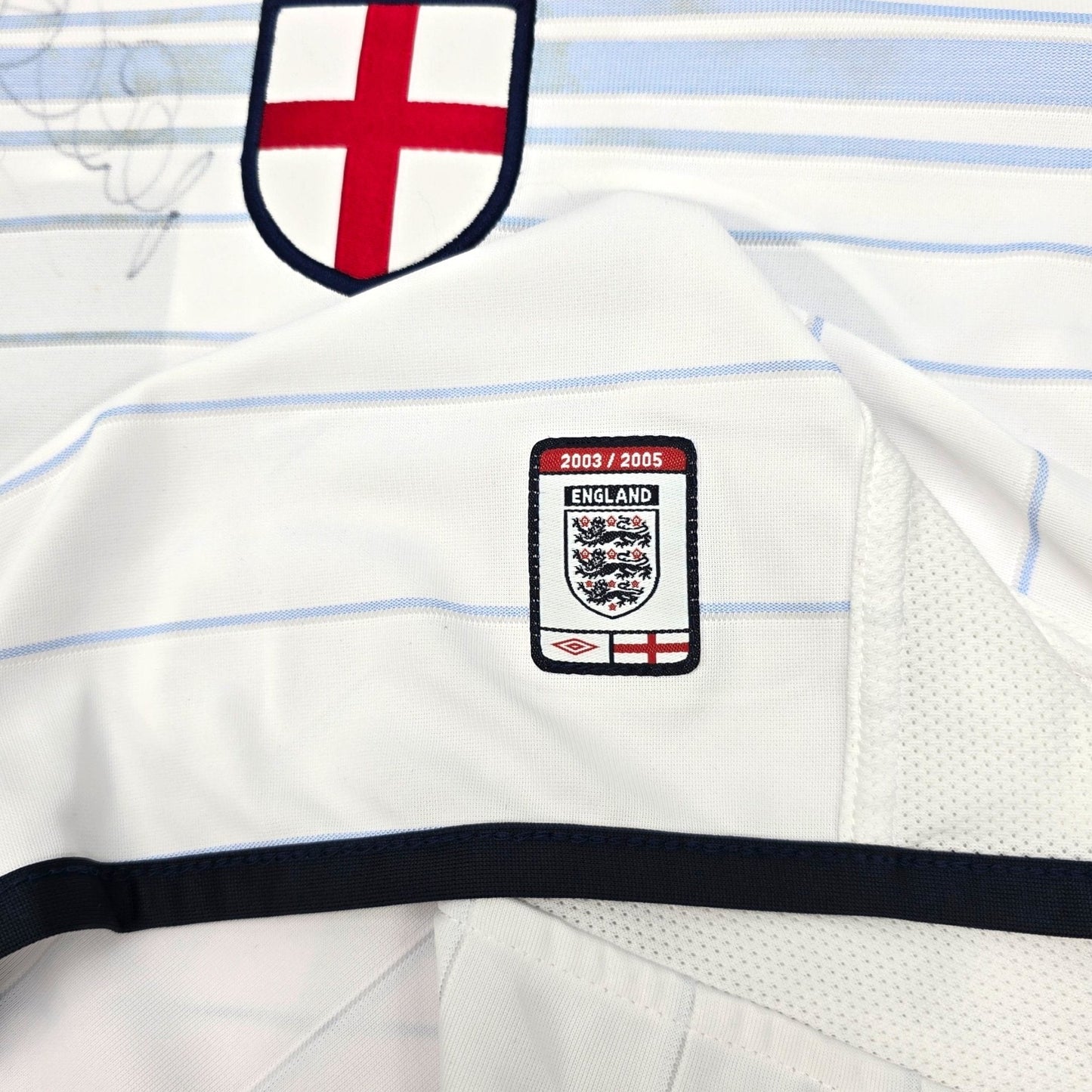2003/05 England Home Football Shirt (M) Umbro #10 Owen (Signed by player)