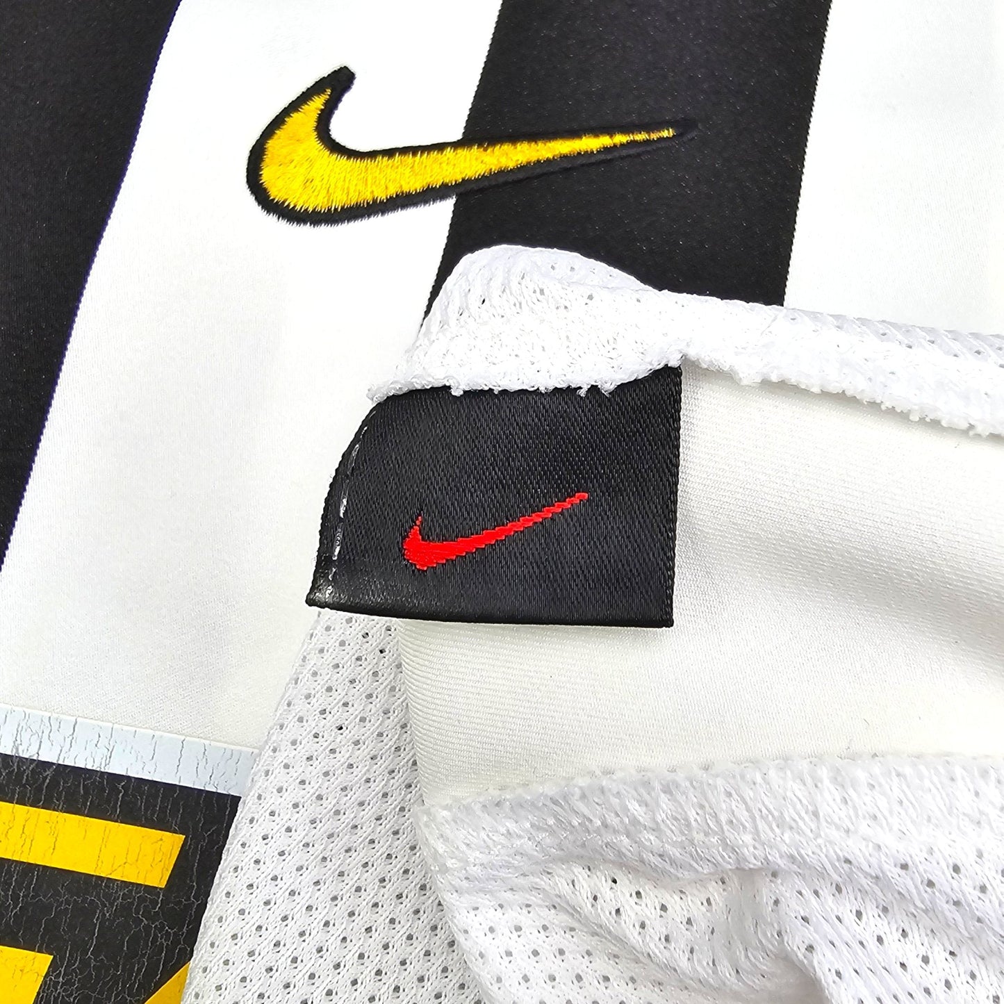 2003/04 Juventus Home Football Shirt (XL) Nike #17 Trezeguet