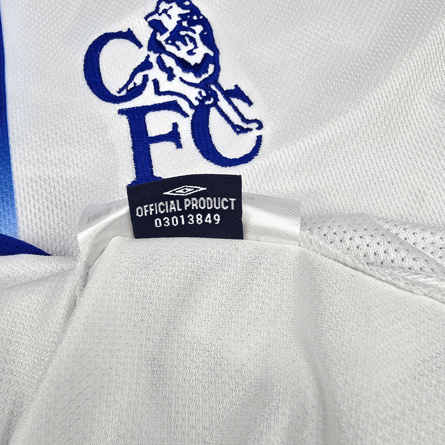 2003/05 Chelsea Away Football Shirt (M) Umbro #26 Terry