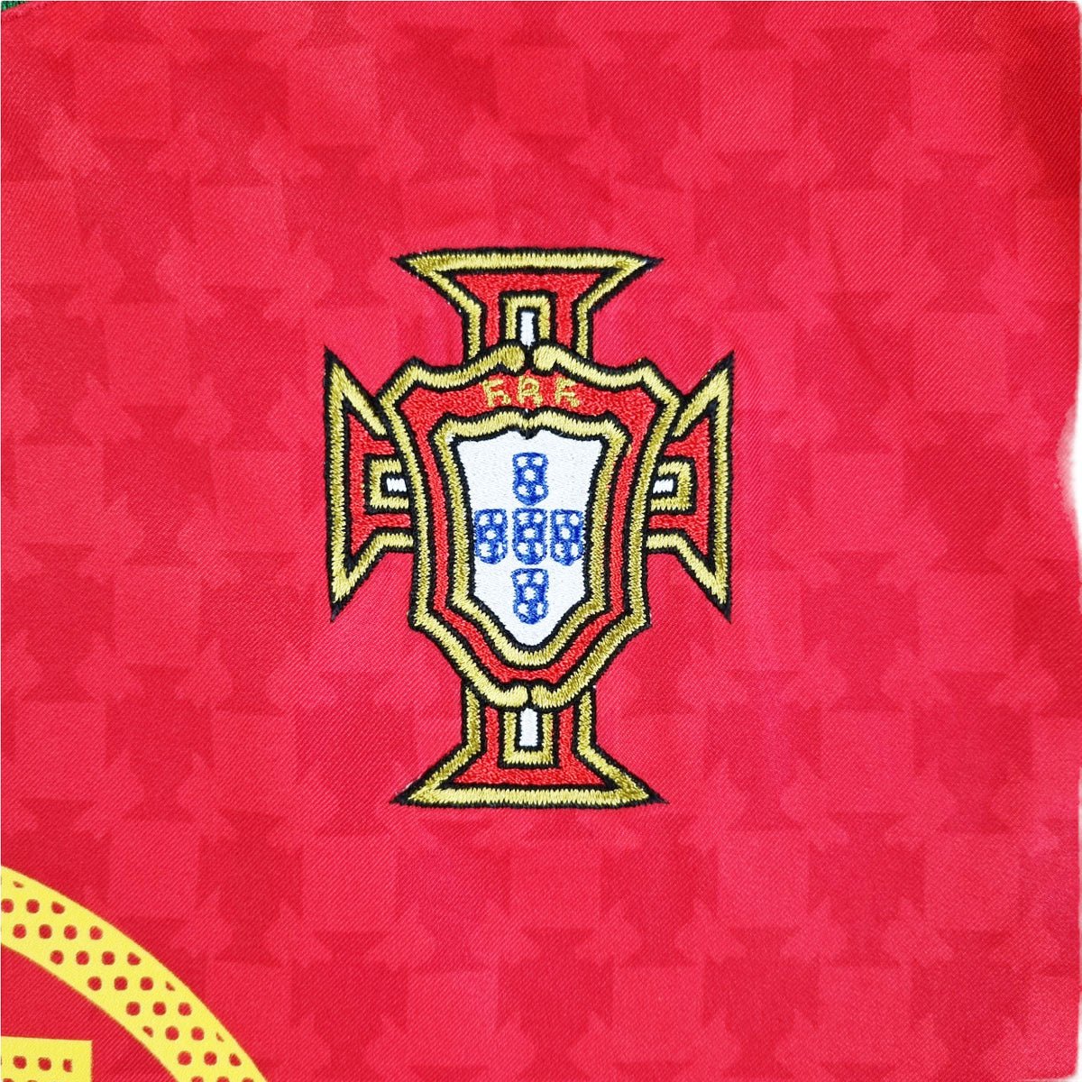 2004 Portugal Home Football Shirt (L) Nike #17 Ronaldo