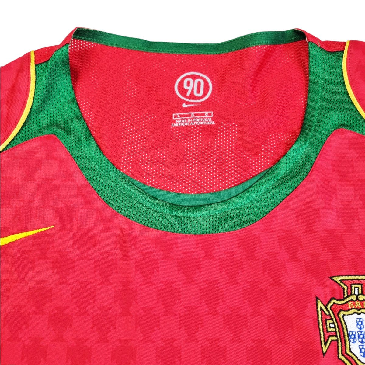 2004 Portugal Home Football Shirt (L) Nike #17 Ronaldo