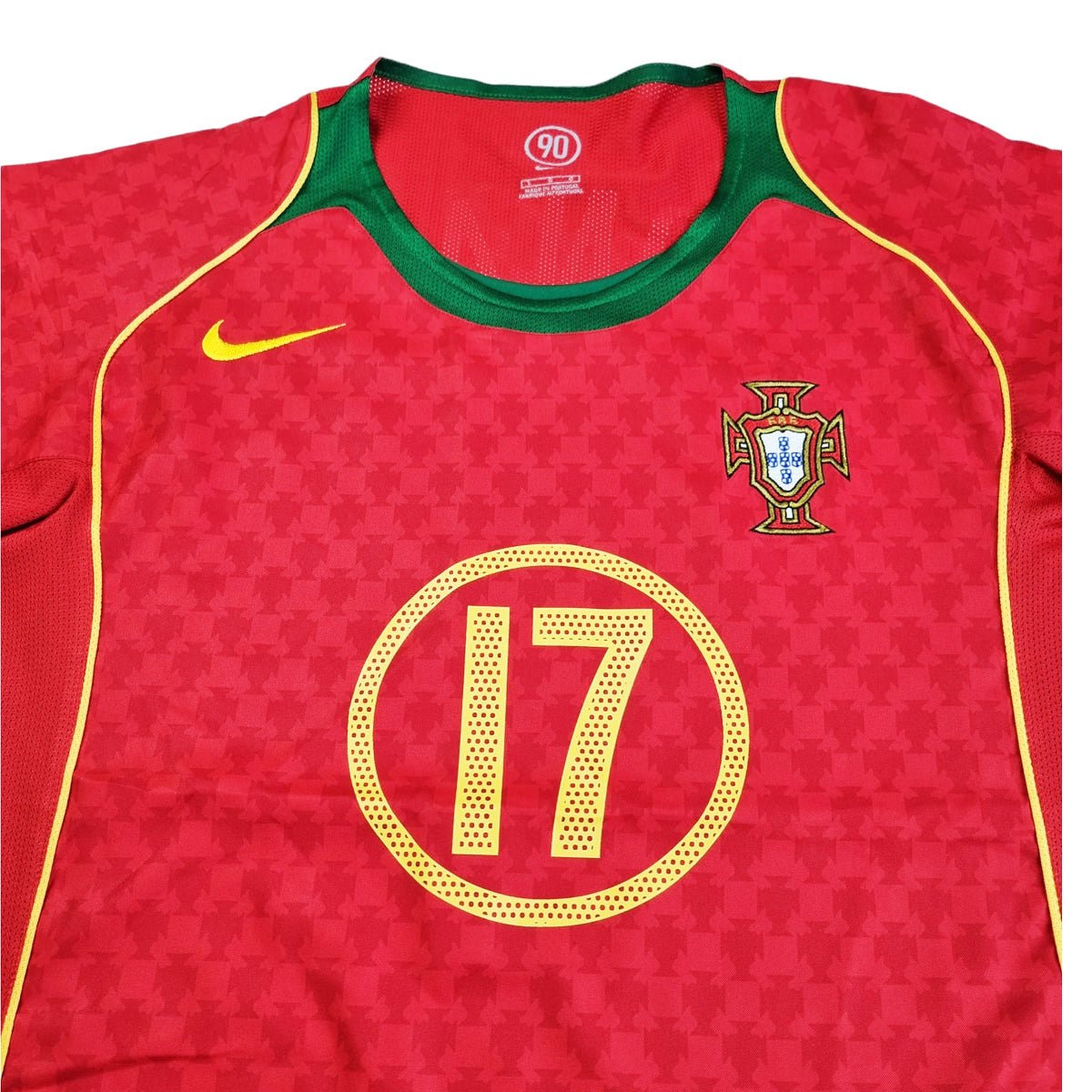 2004 Portugal Home Football Shirt (L) Nike #17 Ronaldo