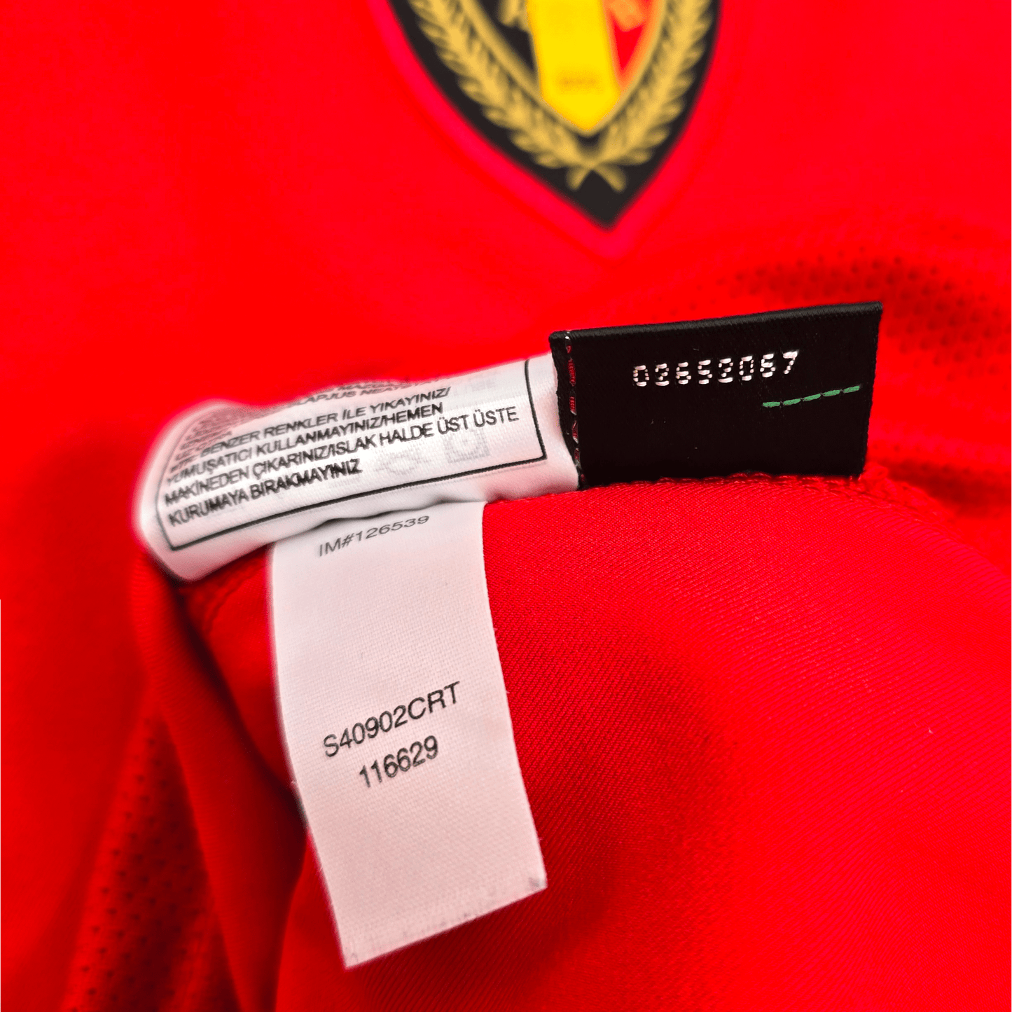 2004/06 Belgium Home Football Shirt (L) Nike #4 Van Buyten