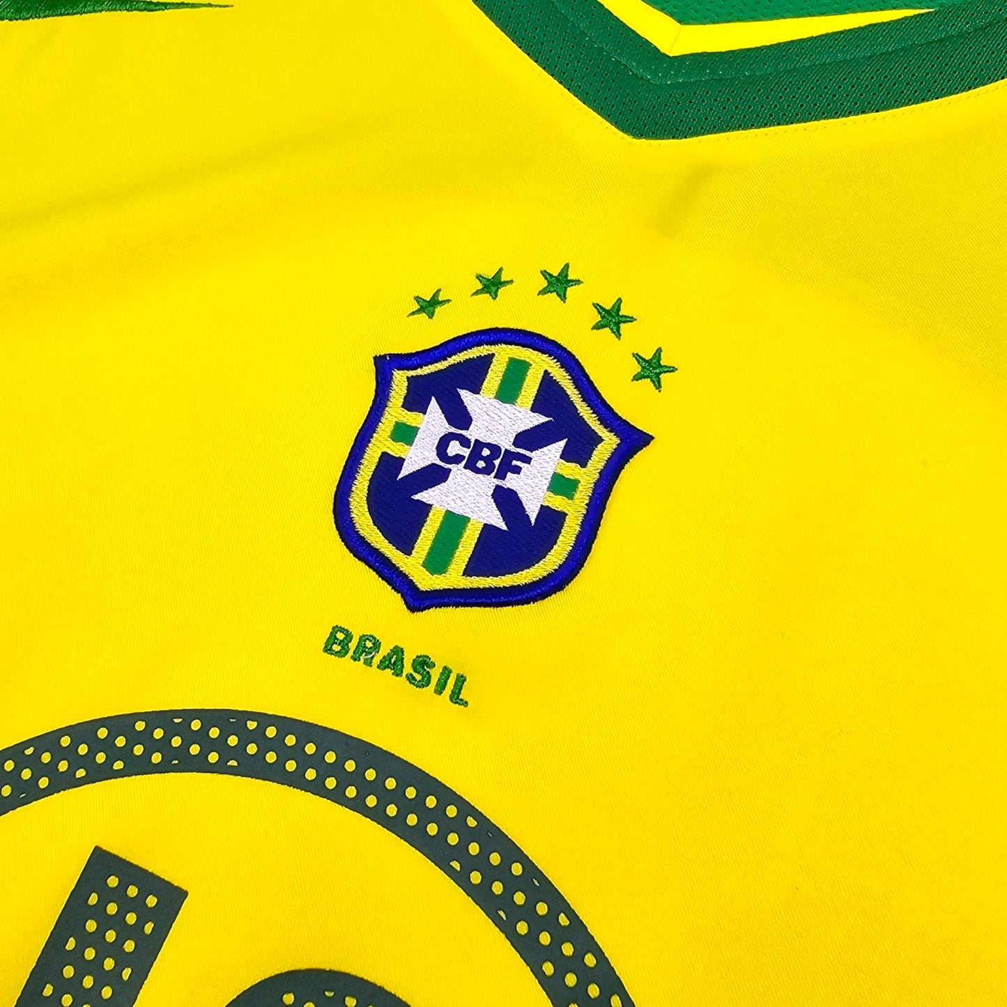 2004/06 Brazil Home Football Shirt (L) Nike #10 Ronaldinho