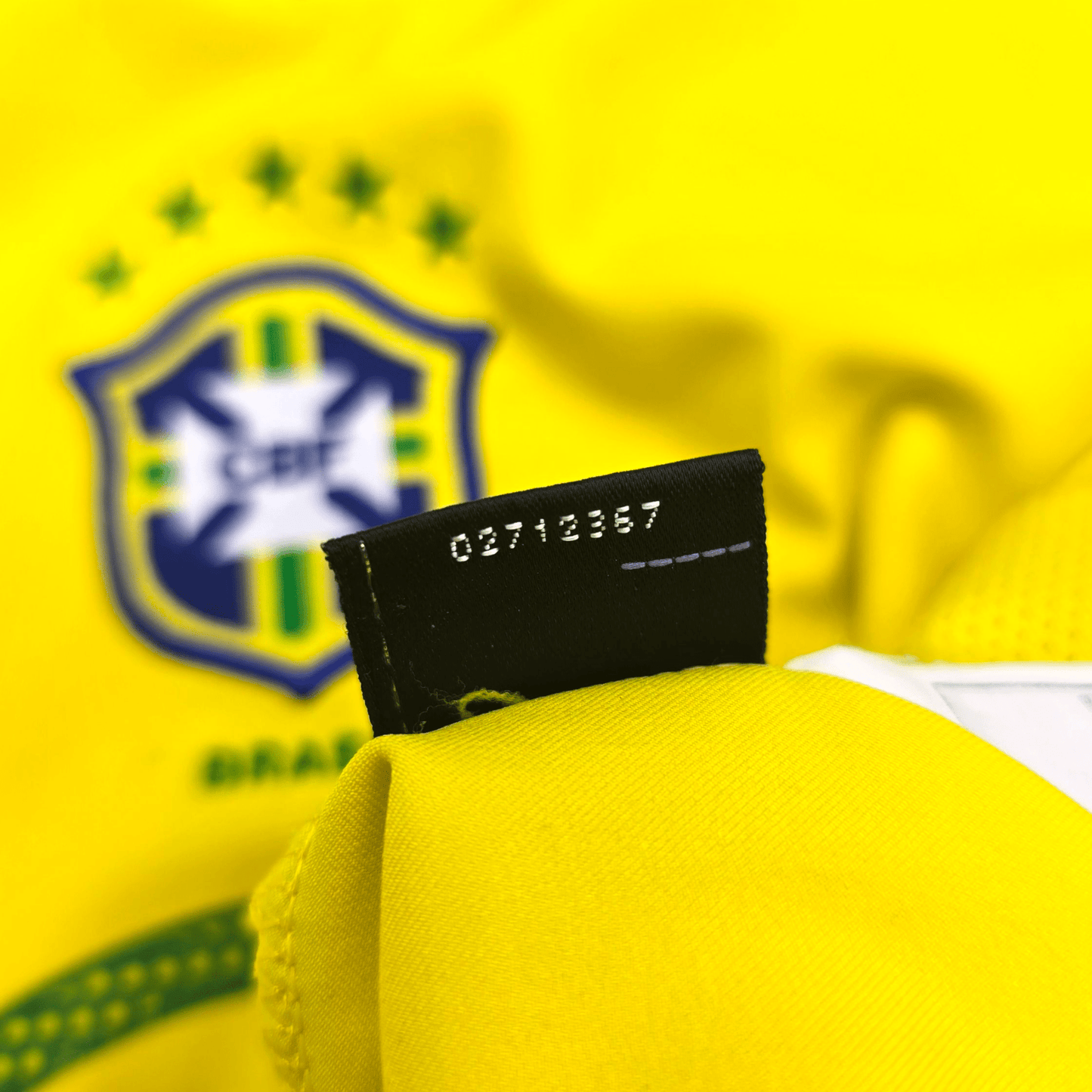 2004/06 Brazil Home Football Shirt (M) Nike #9 Ronaldo