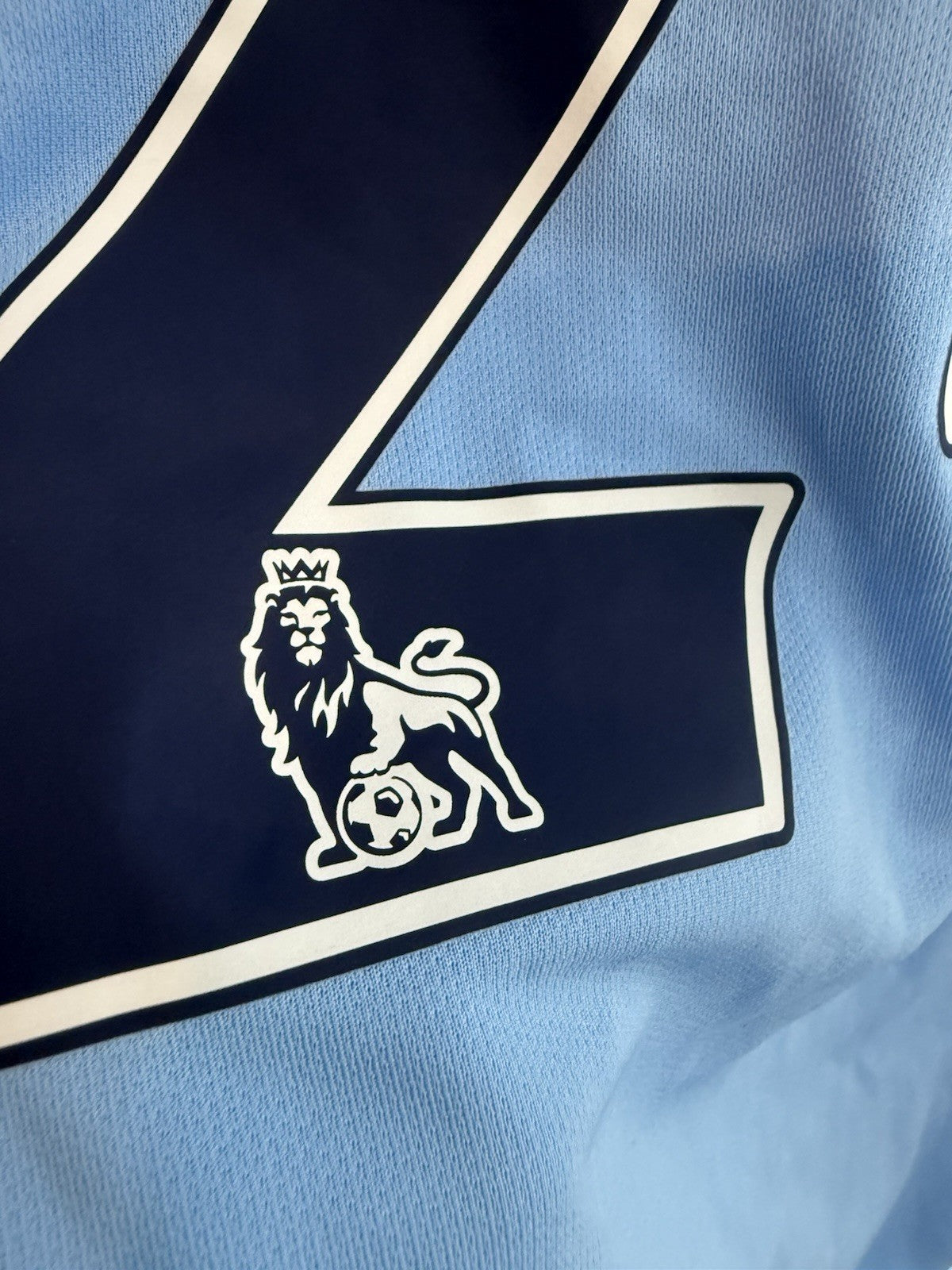 Manchester City Stones #24 2016/17 Large Home Very Good Condition 776907-489